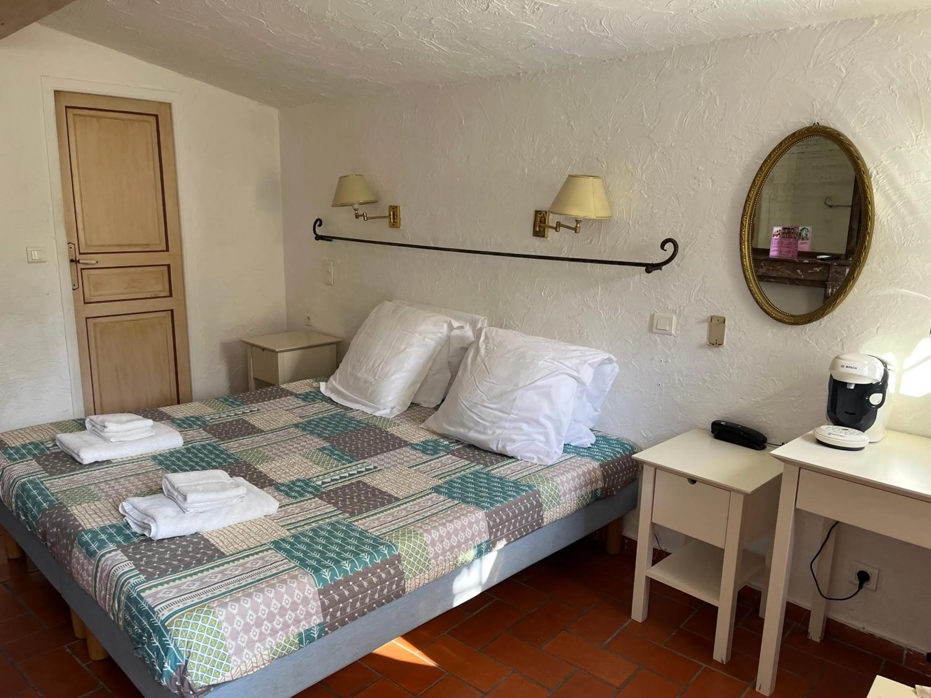 Bedroom in La Villa Roseraie , Hôtel Familial OUVERT TOUTE L ANNEE