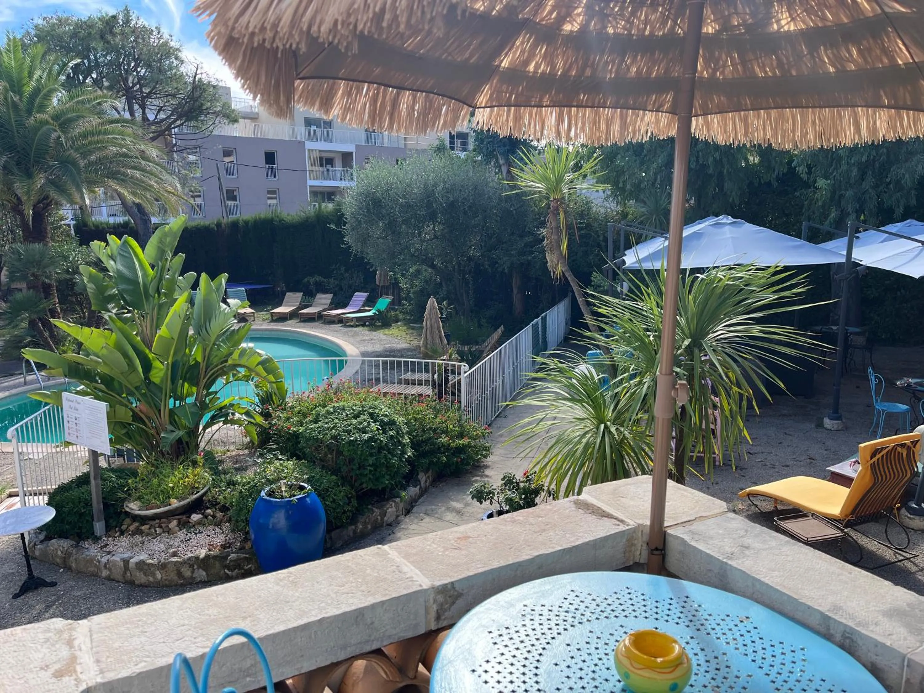 Garden view in La Villa Roseraie , Hôtel Familial OUVERT TOUTE L ANNEE