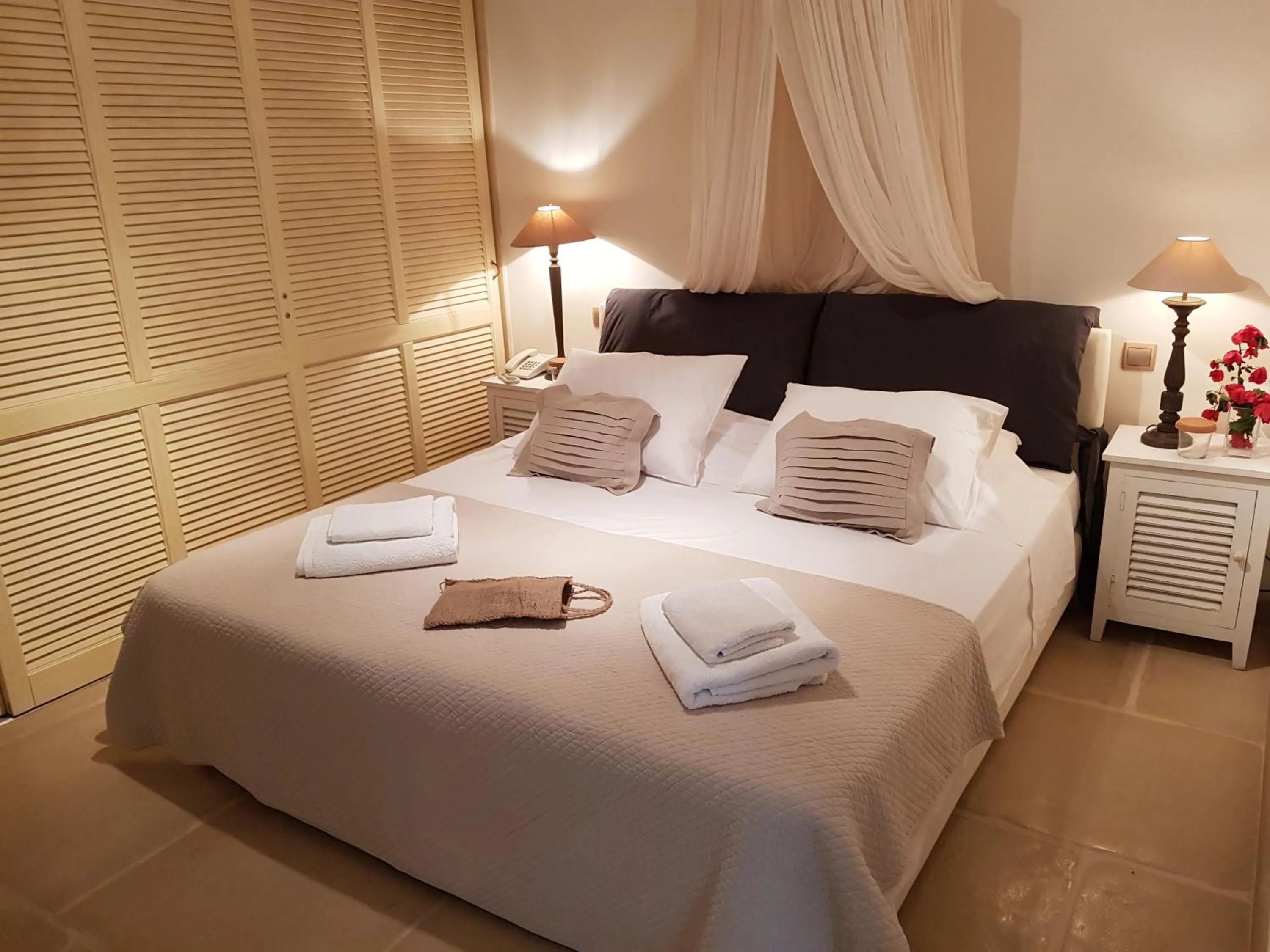 Bed in Therme Sea Luxury Lodge