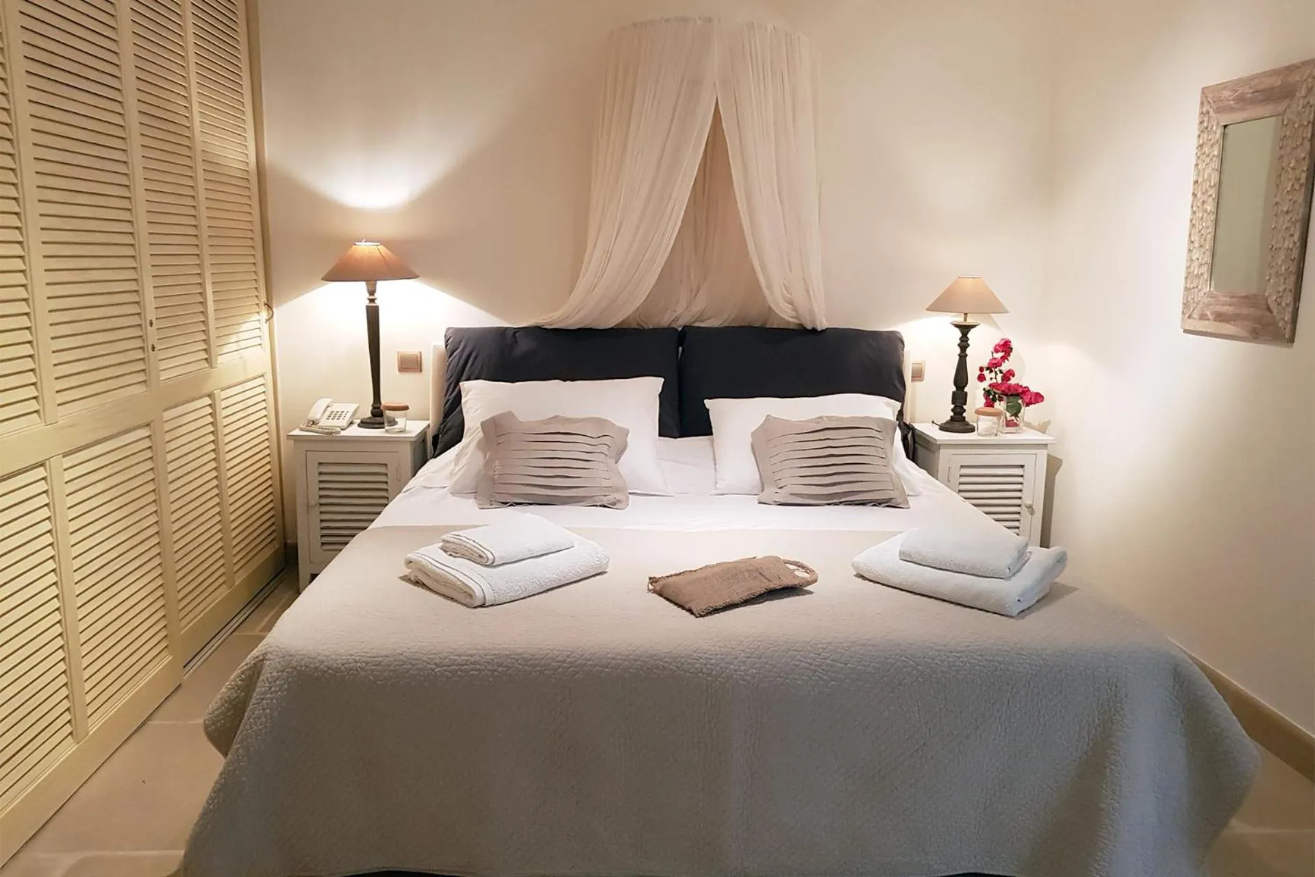 Bed in Therme Sea Luxury Lodge