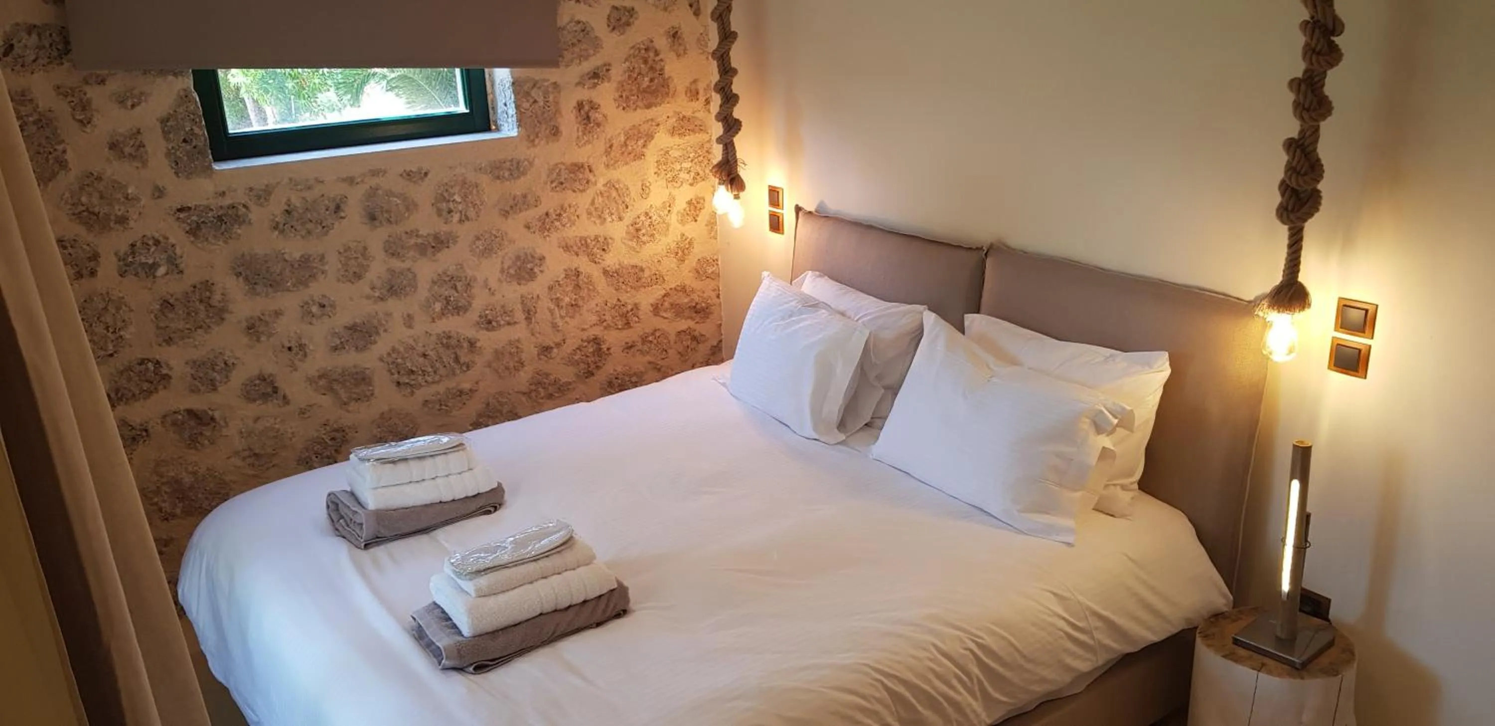 Bed in Therme Sea Luxury Lodge