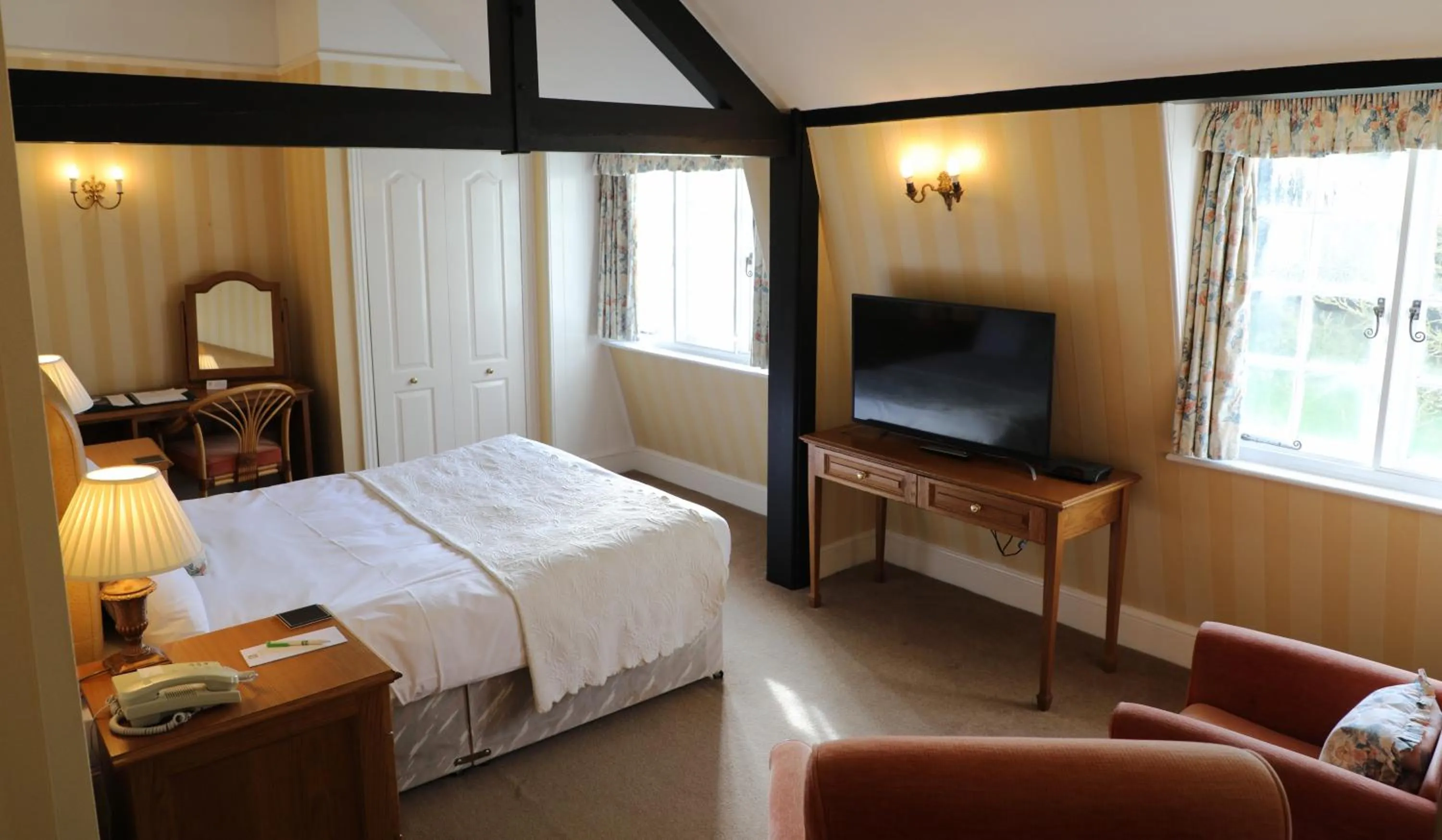 Bed in Chiseldon House Hotel