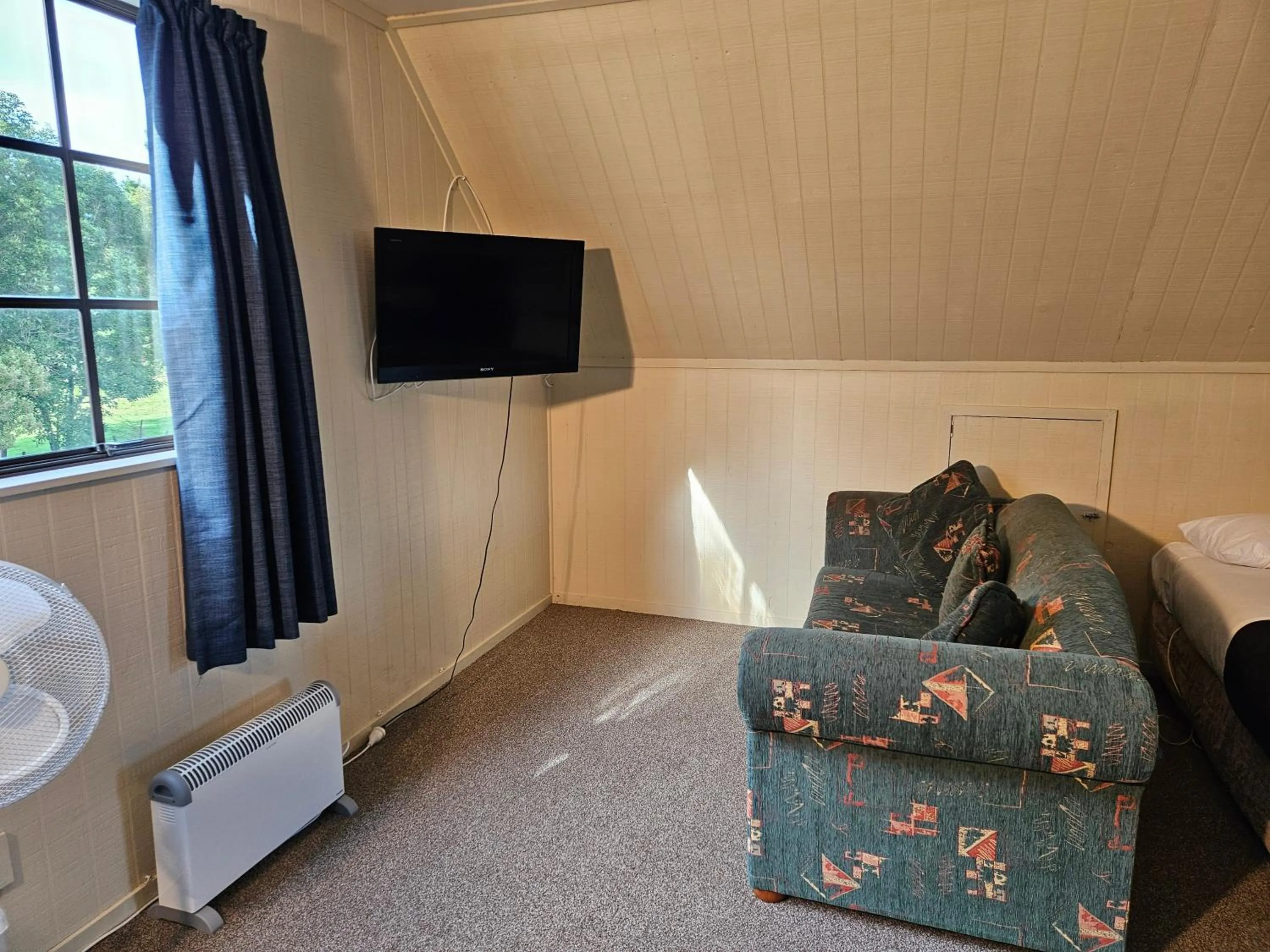 TV and multimedia in Bulls Motel & Holiday Park