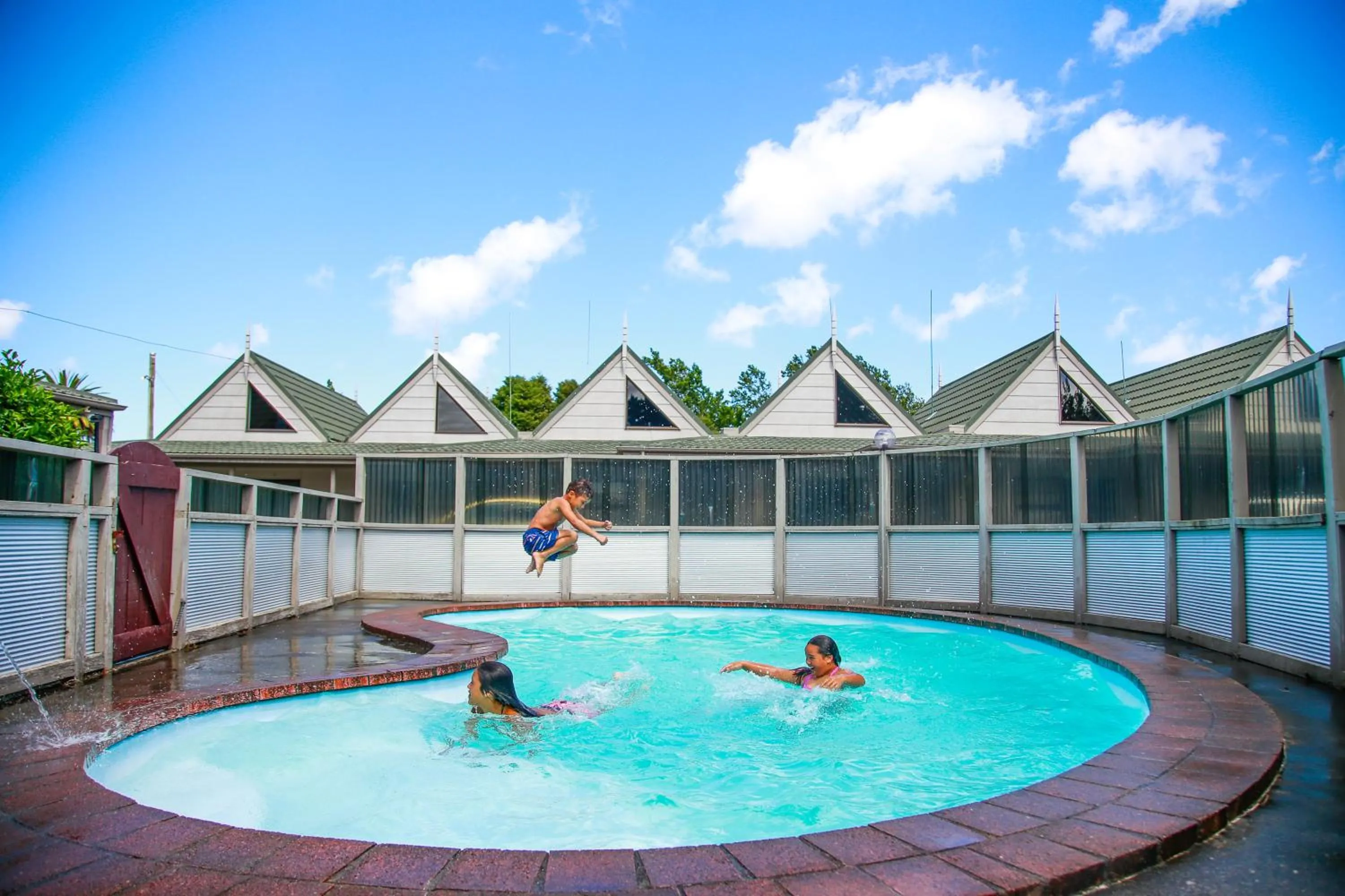 Swimming pool in Bulls Motel & Holiday Park