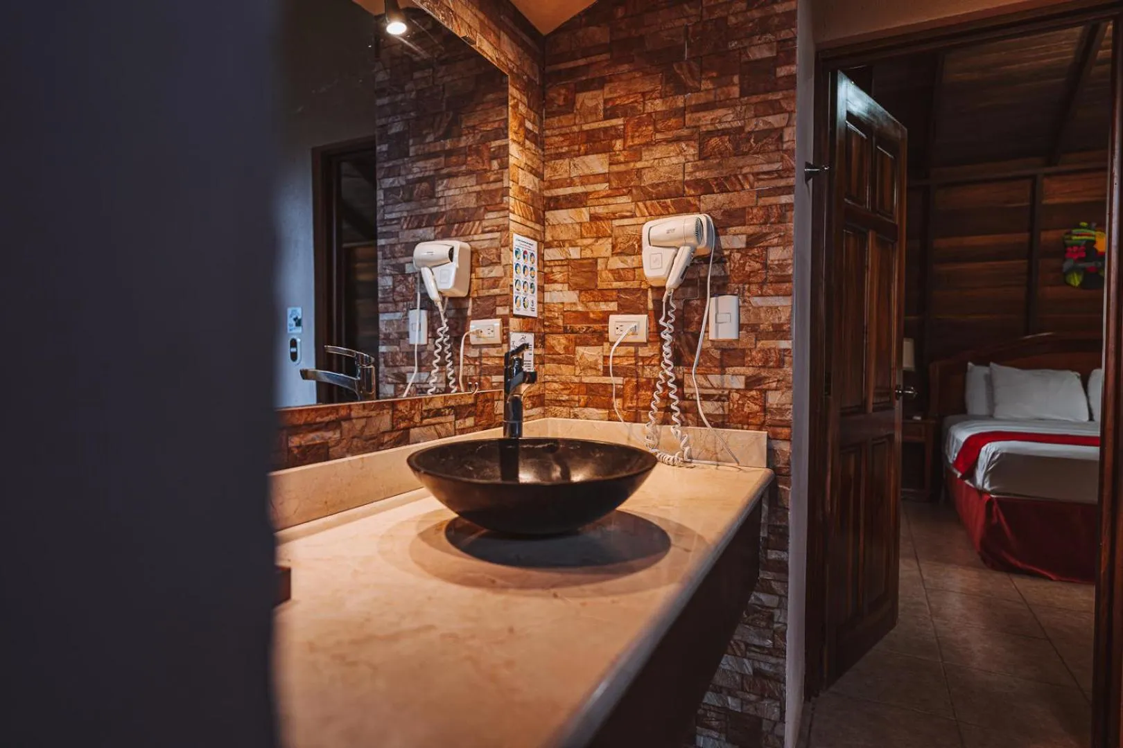 Bathroom, Bed in Hotel Campo Verde