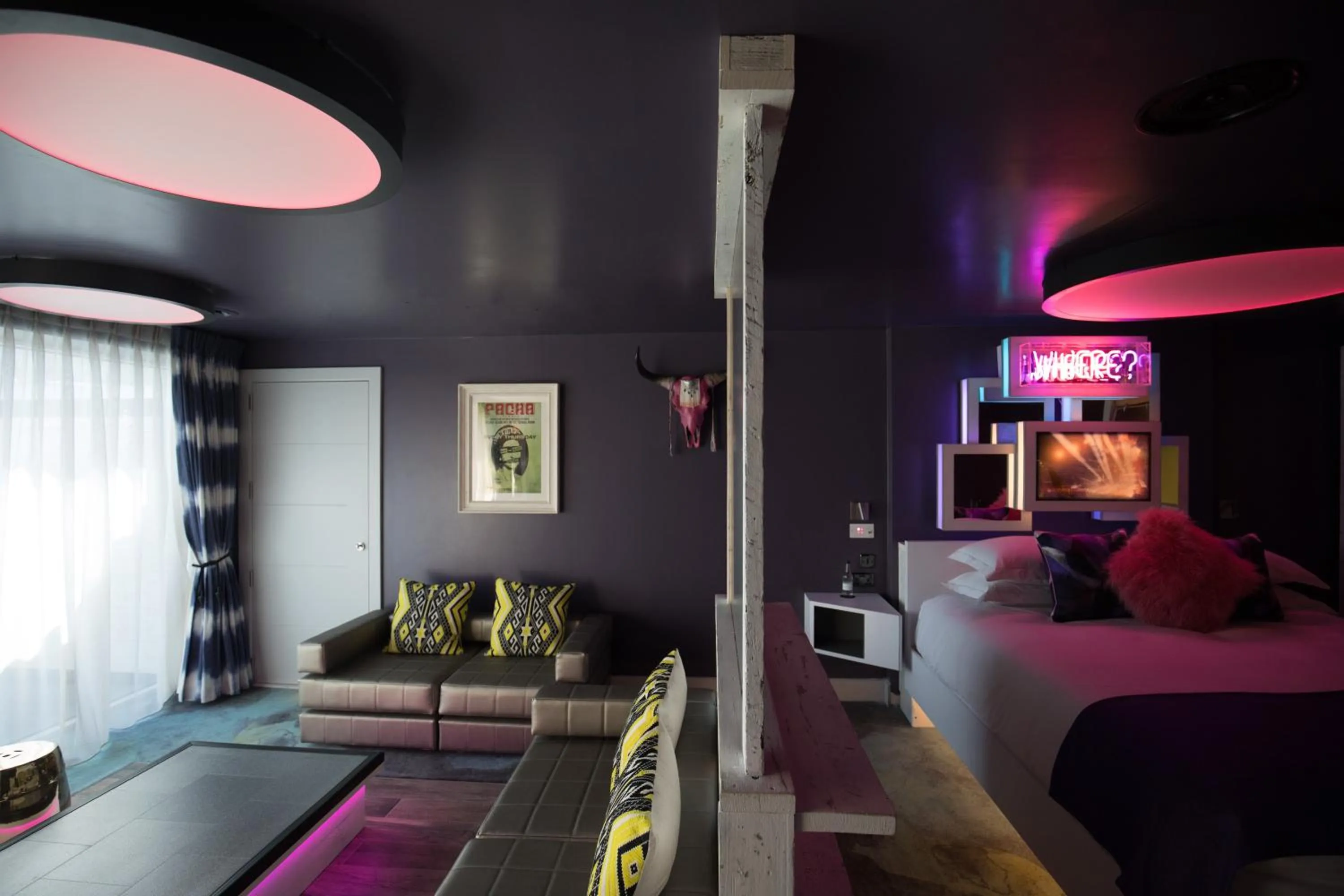 Living room, Bed in Malmaison Brighton