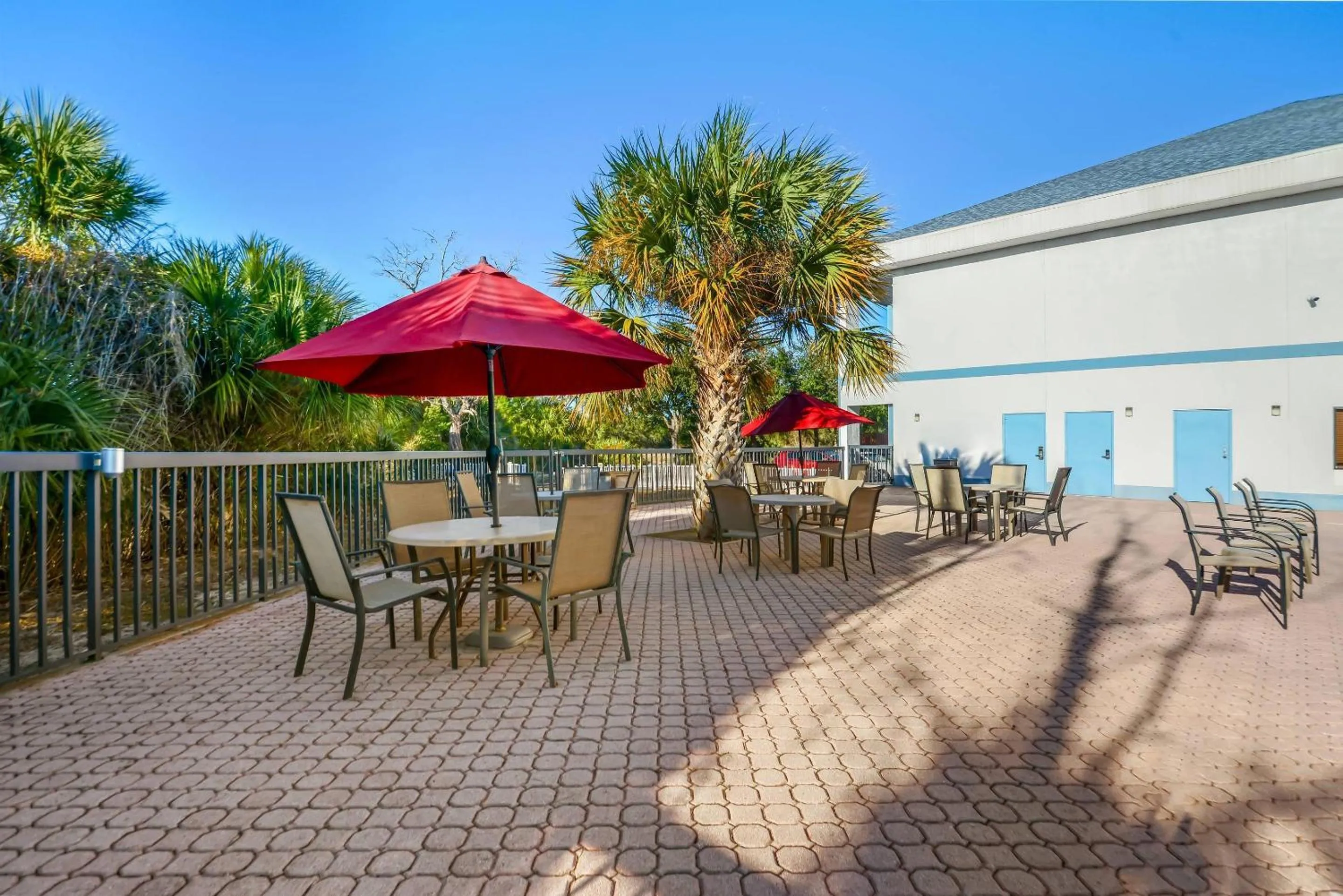 Swimming pool in Quality Inn Weeki Wachee - Spring Hill