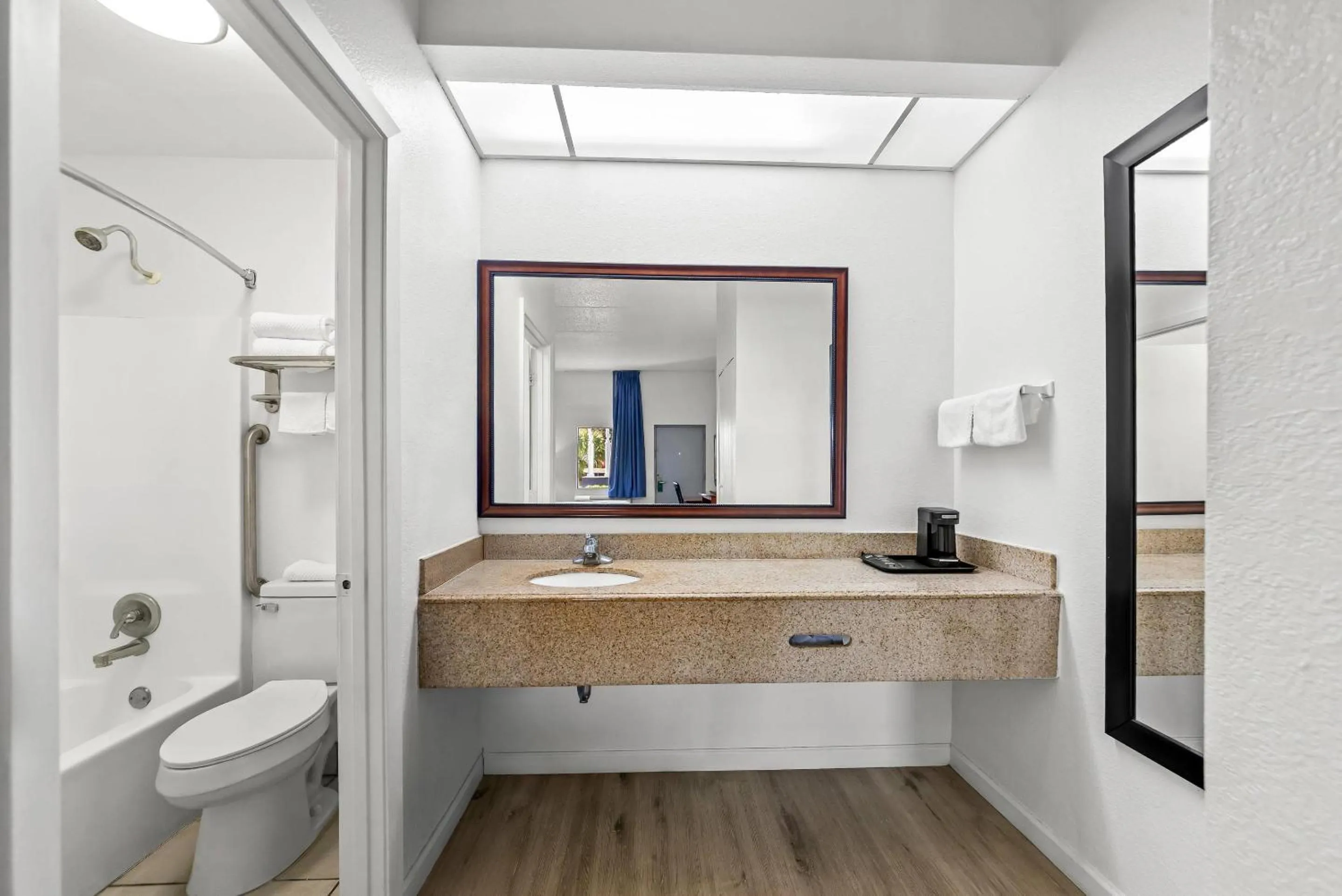 Bedroom in Quality Inn Weeki Wachee - Spring Hill