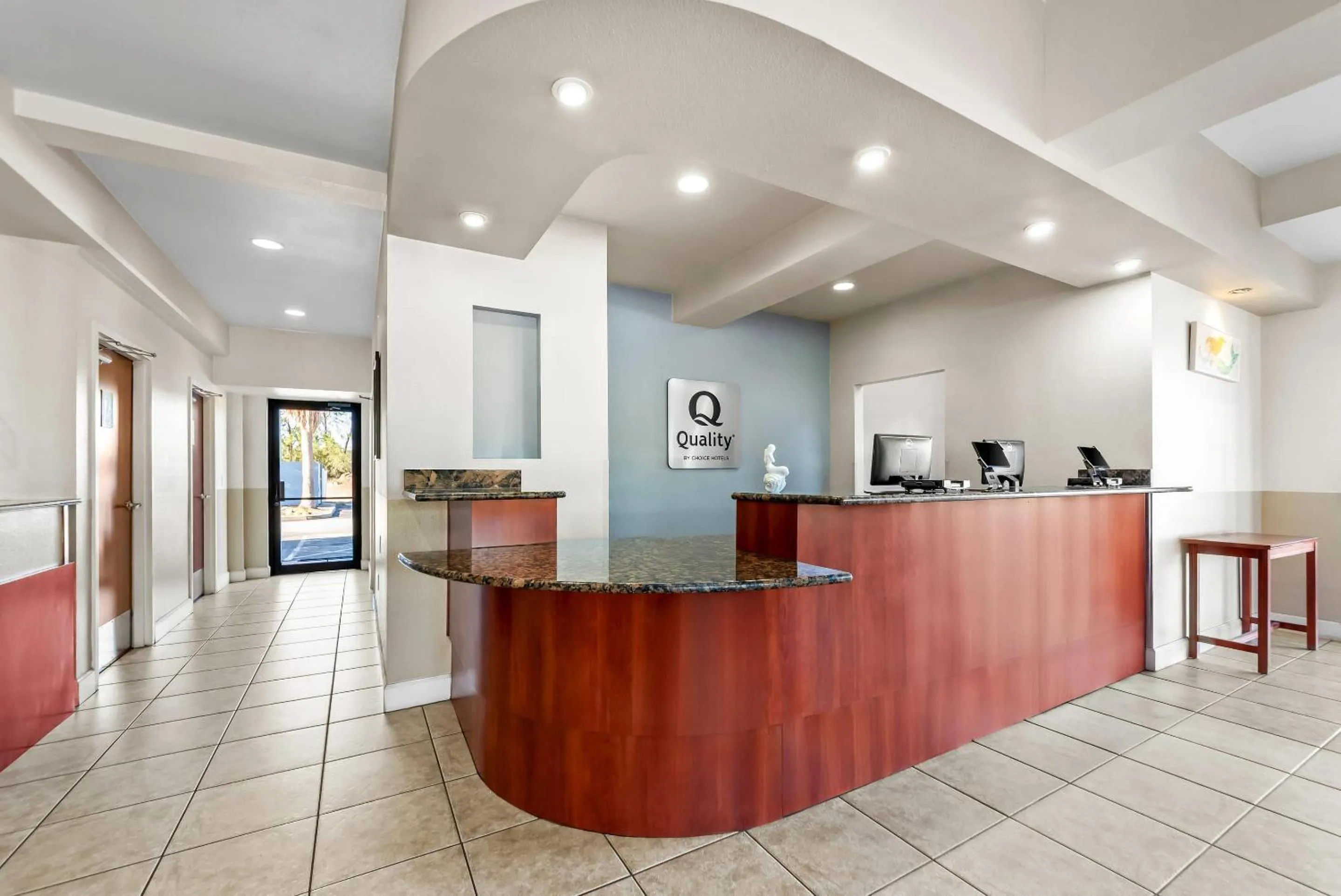 Lobby or reception in Quality Inn Weeki Wachee - Spring Hill