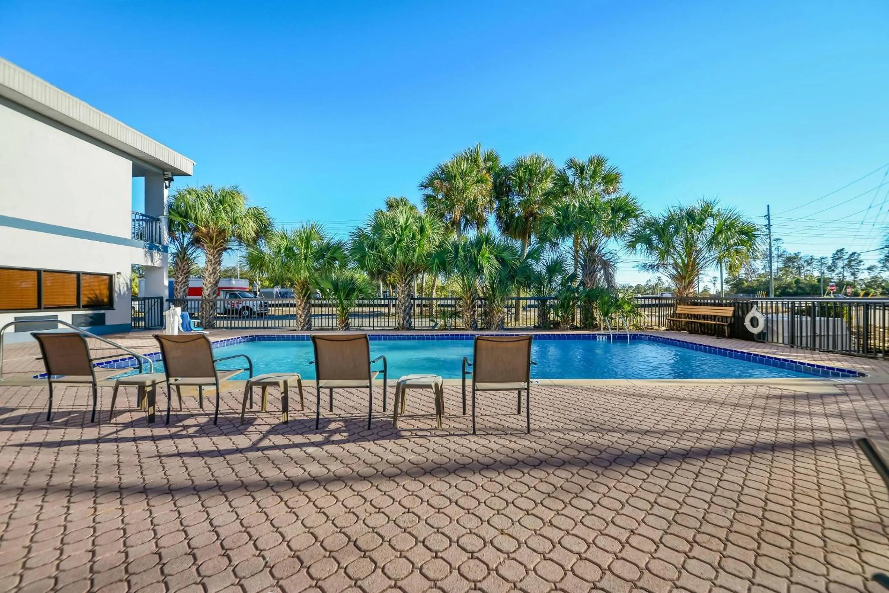 Swimming pool in Quality Inn Weeki Wachee - Spring Hill