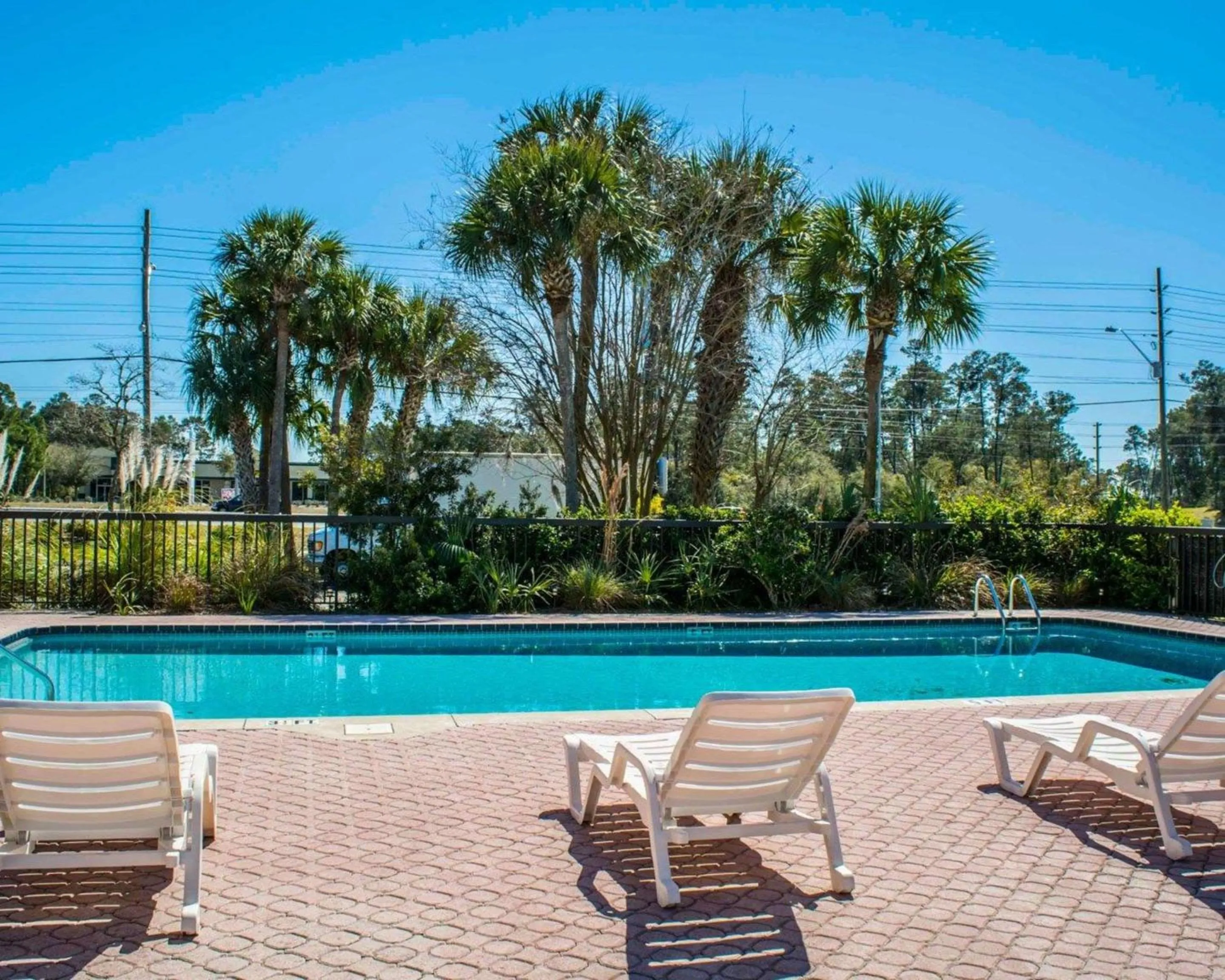 Swimming pool in Quality Inn Weeki Wachee - Spring Hill