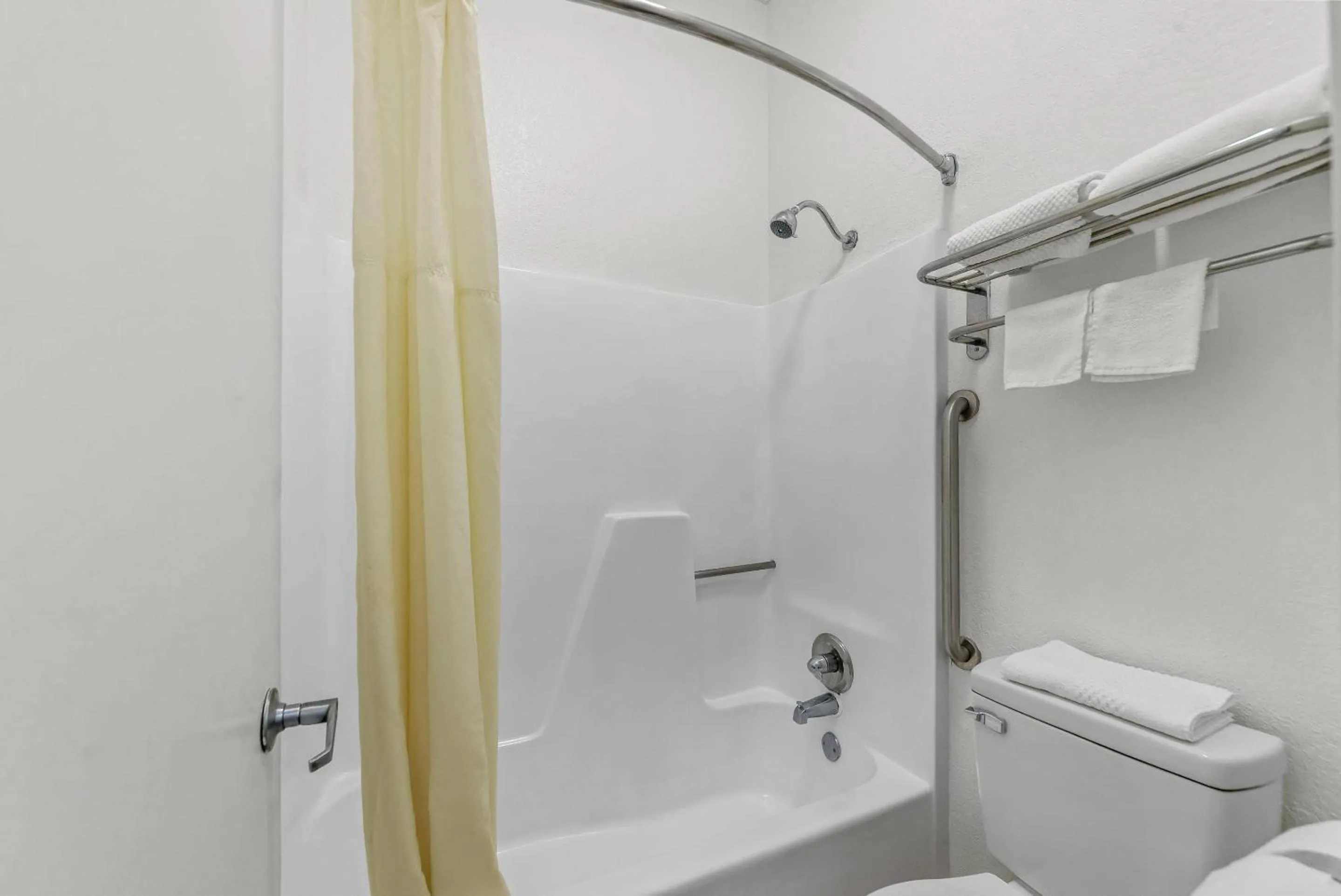 Bedroom in Quality Inn Weeki Wachee - Spring Hill