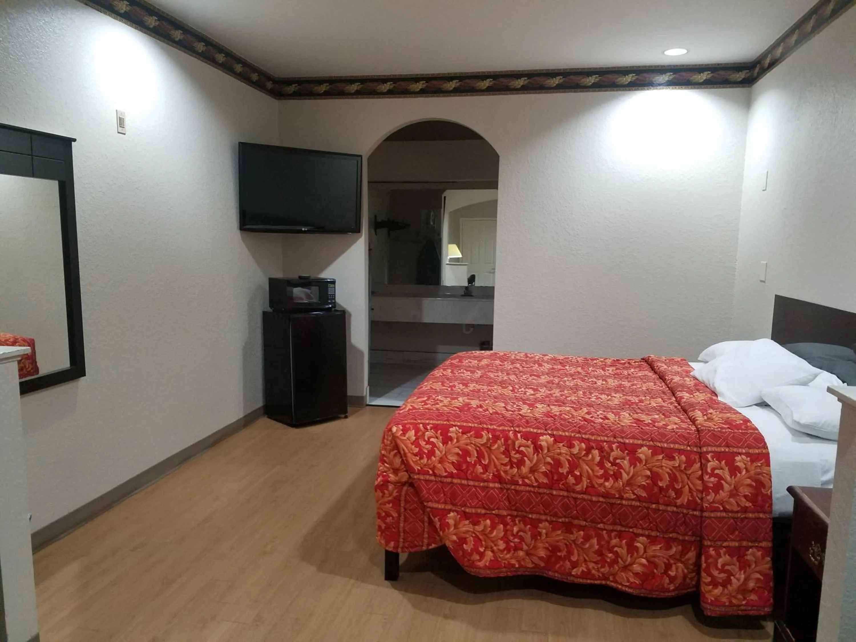Bed in Scott Inn & Suites - Downtown Houston
