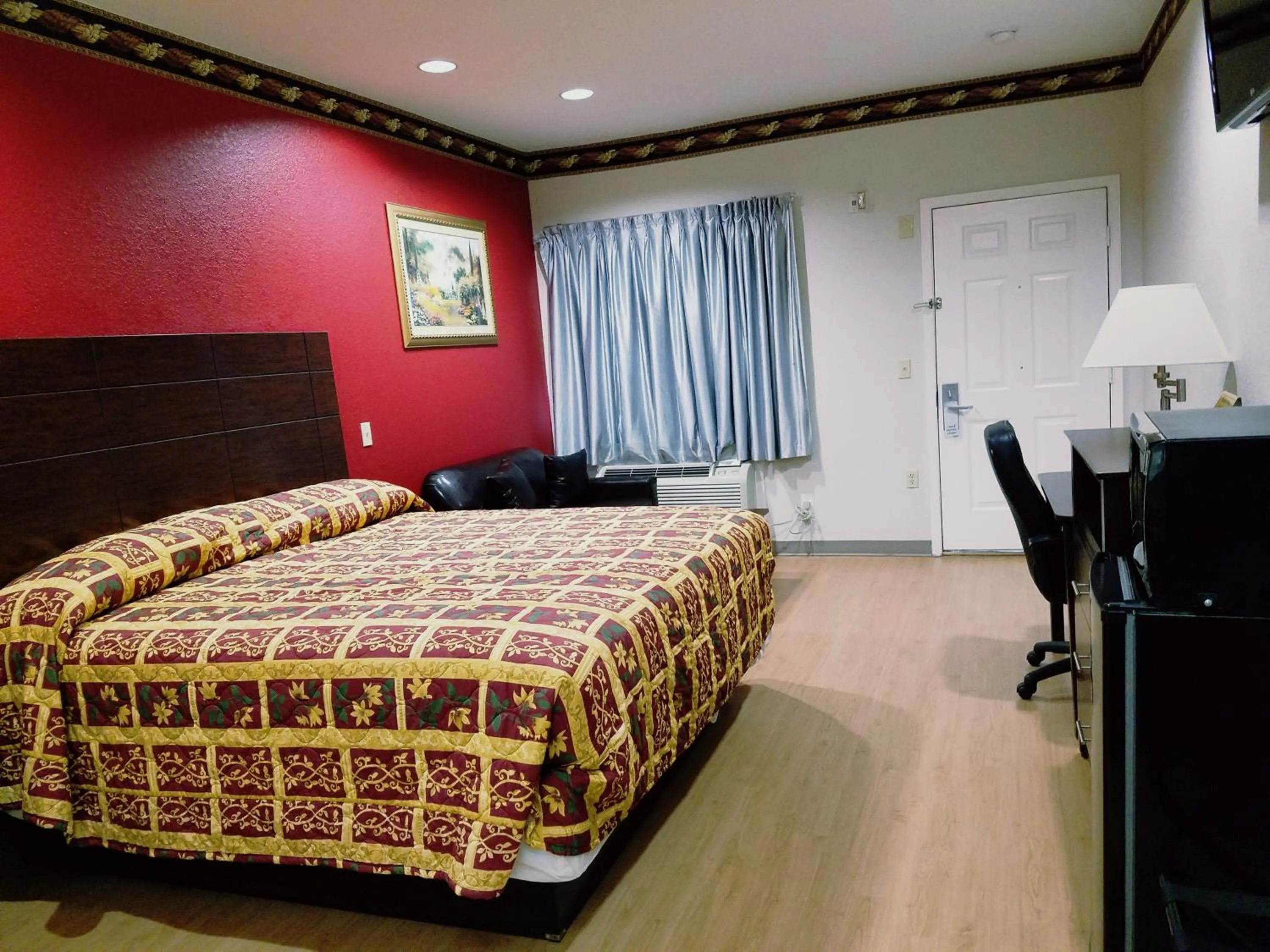 Bed in Scott Inn & Suites - Downtown Houston