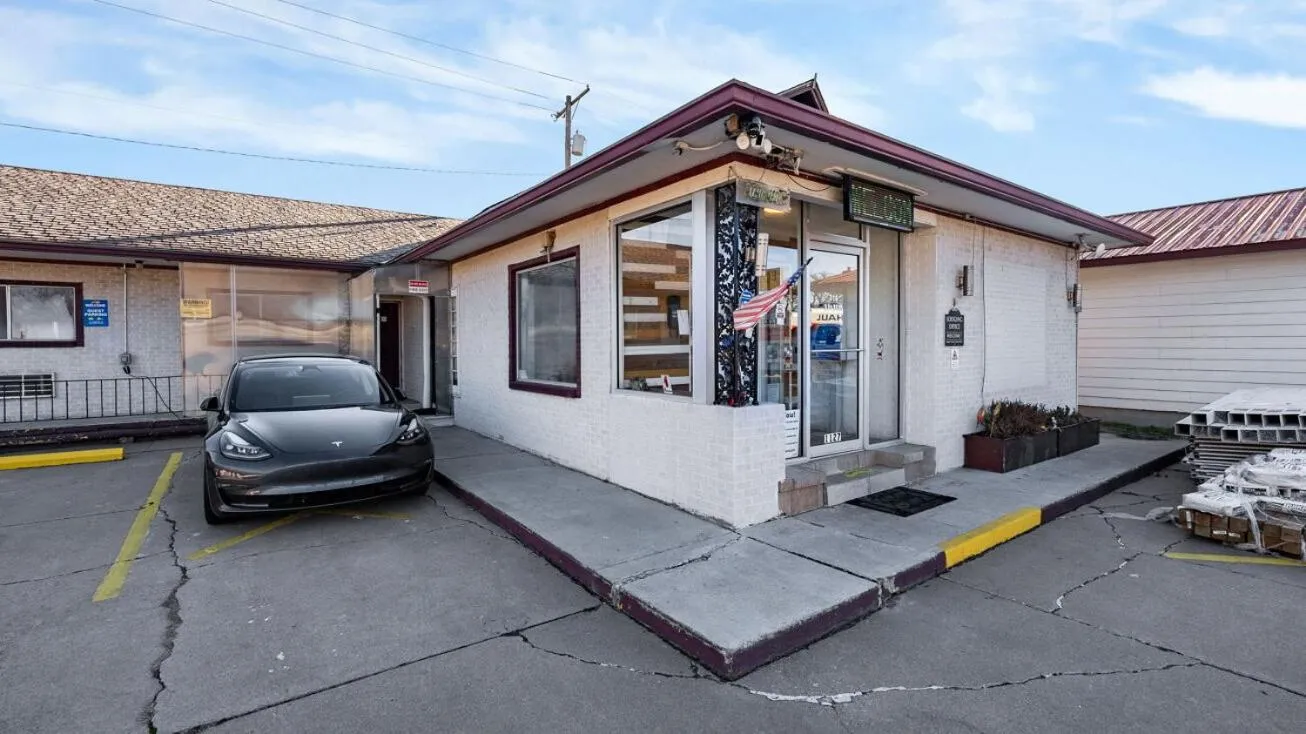 Property building in Stardust Motel Inn - East Side