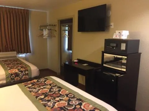 Bed in Americas Best Value Inn Caldwell