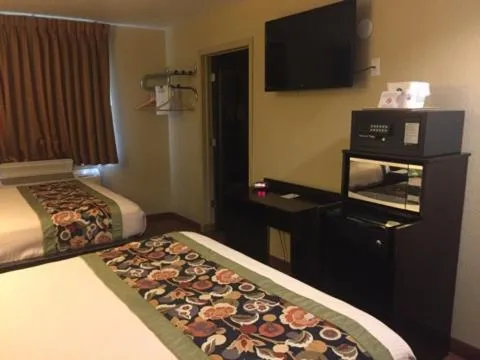 Bed in Americas Best Value Inn Caldwell