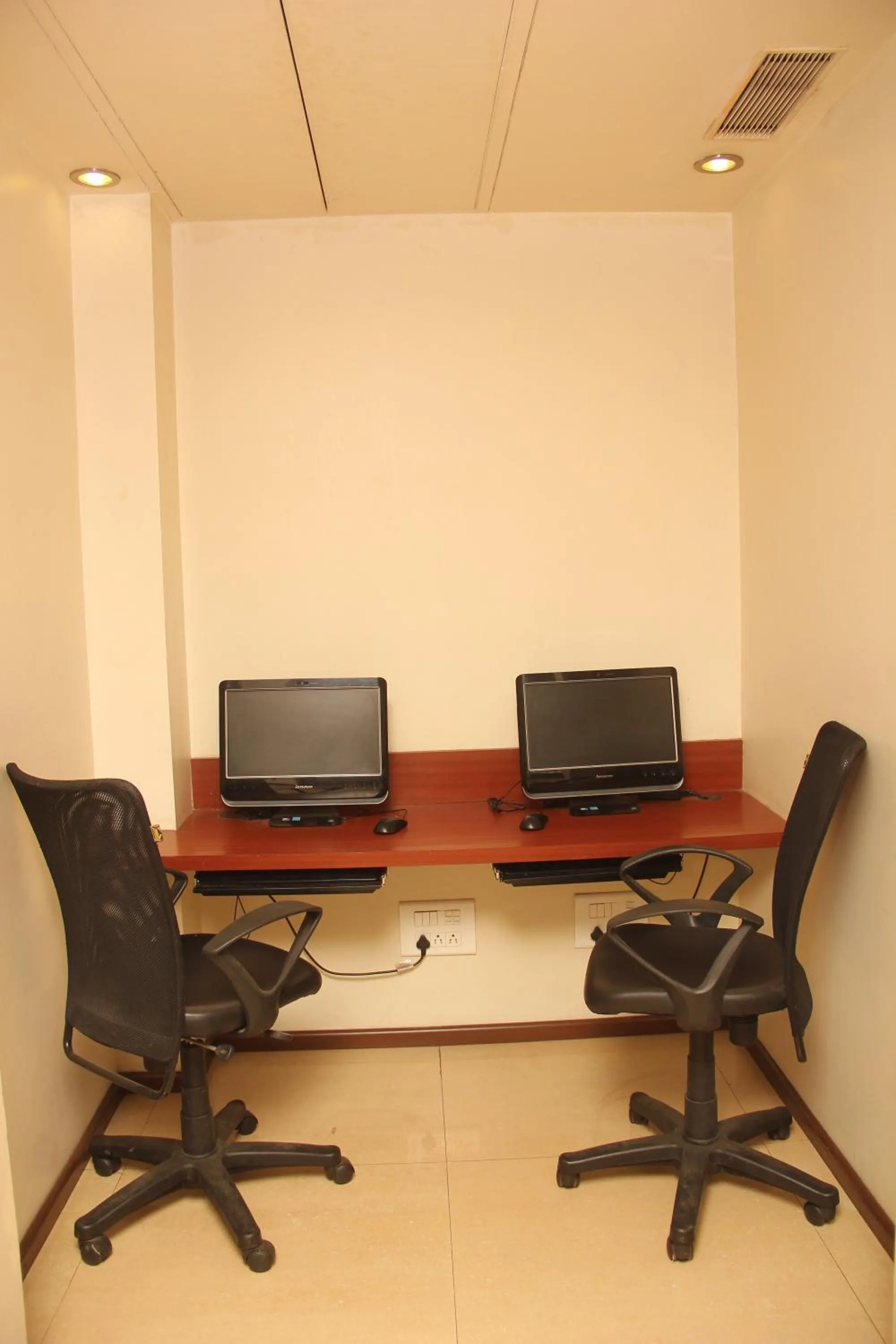 Business facilities in The Aures (formerly known as Keys Select The Aures)