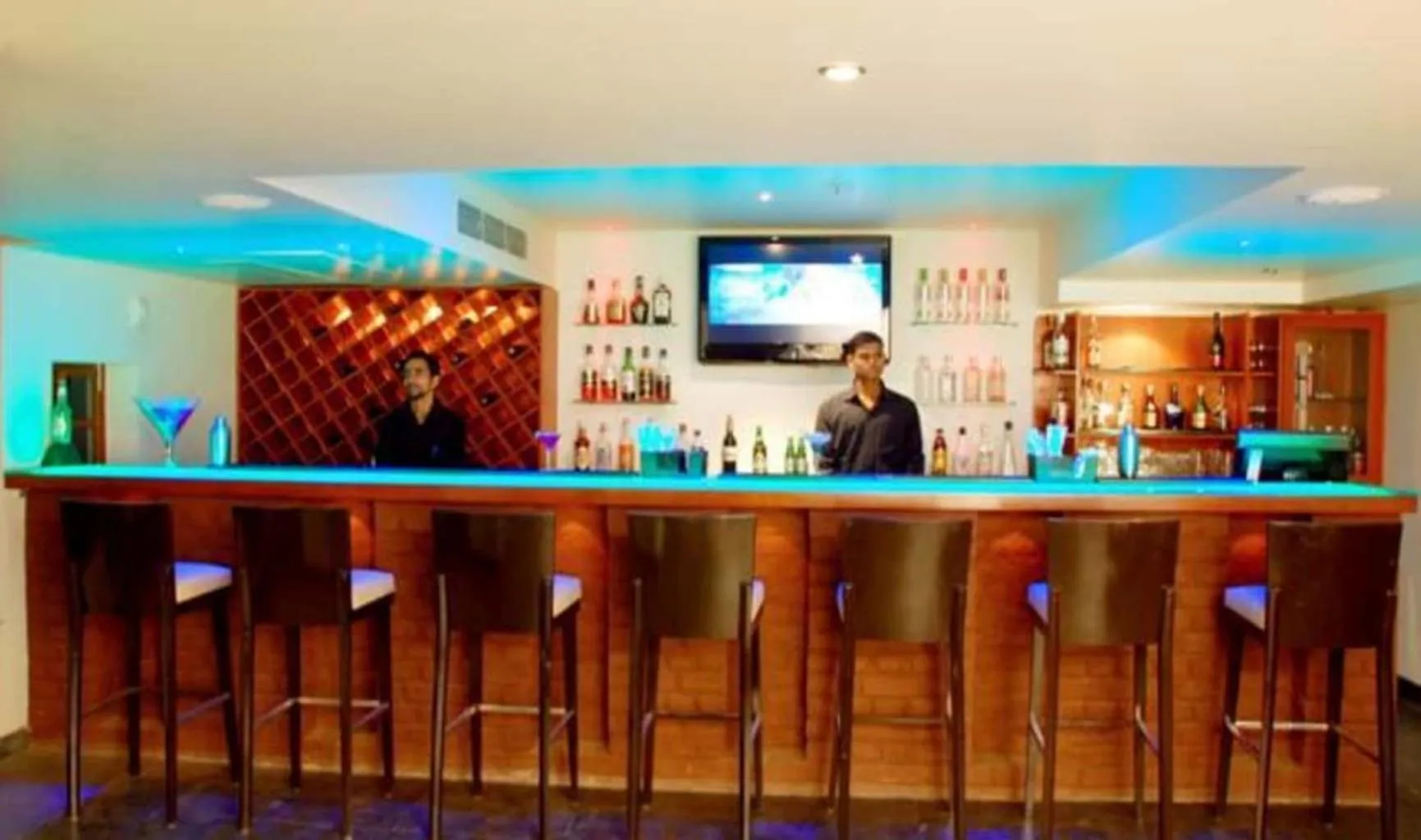 Alcoholic drinks in The Aures (formerly known as Keys Select The Aures)