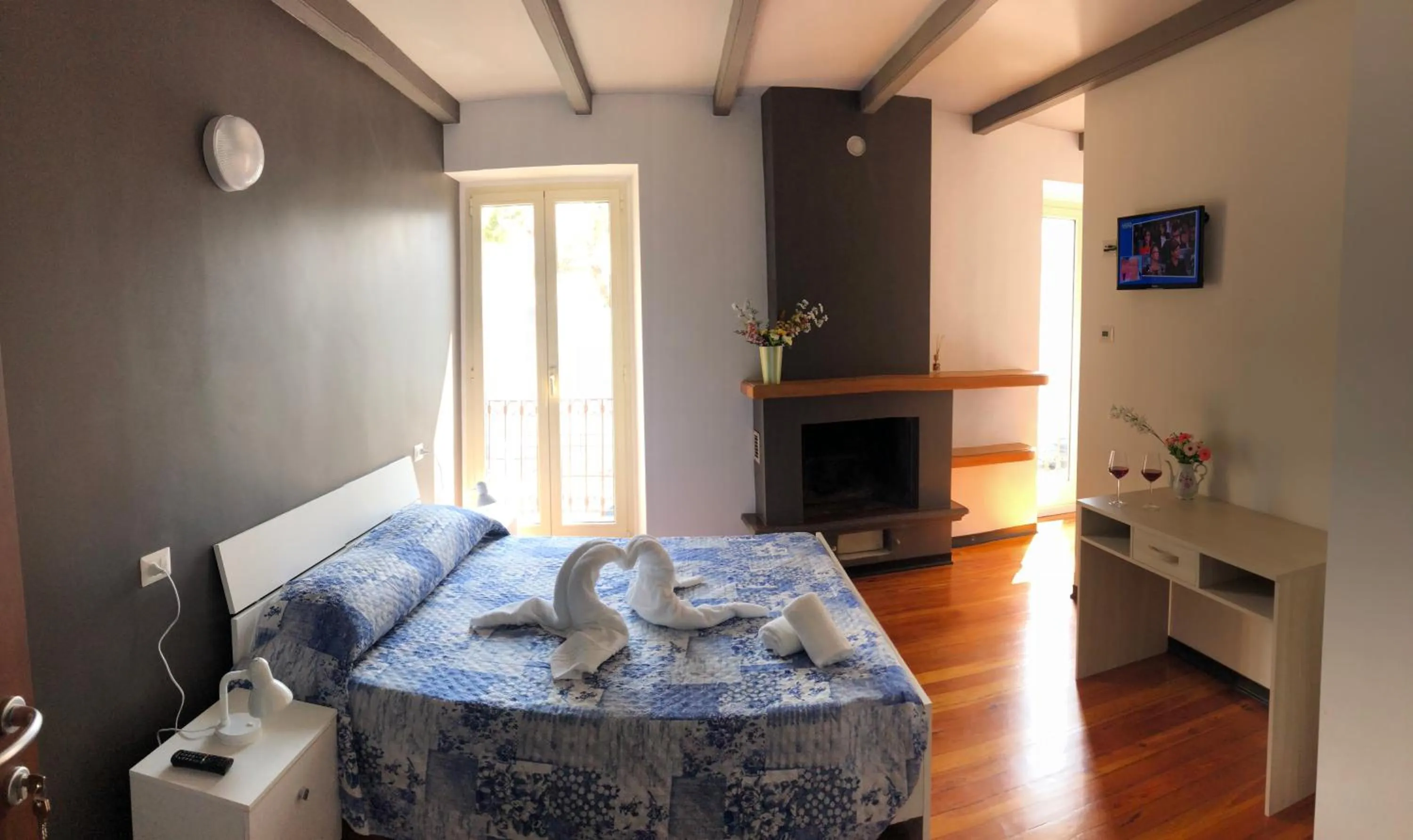 Balcony/Terrace, Bed in Hotel Mojito