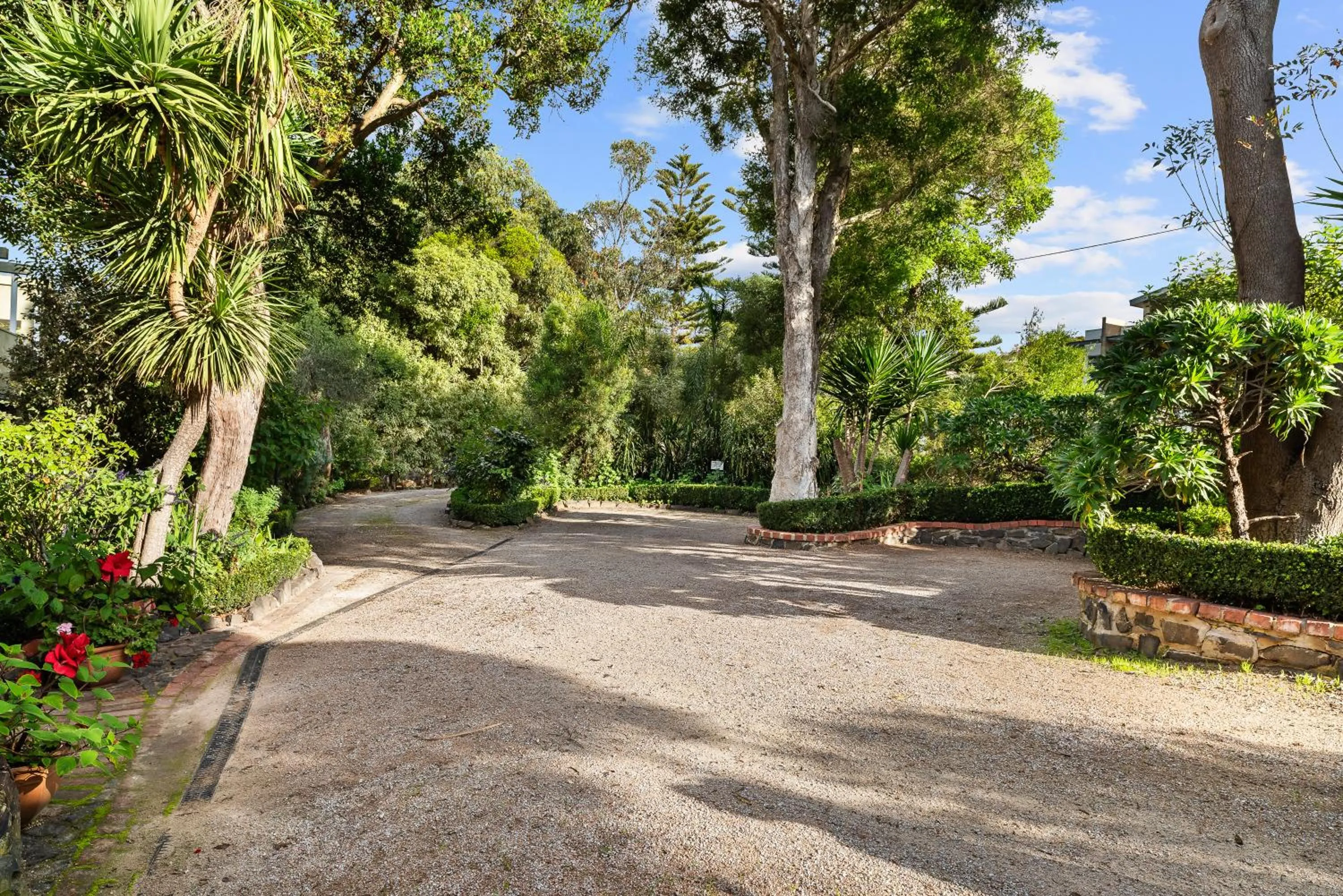 Parking in The Castle - Villa by the Sea