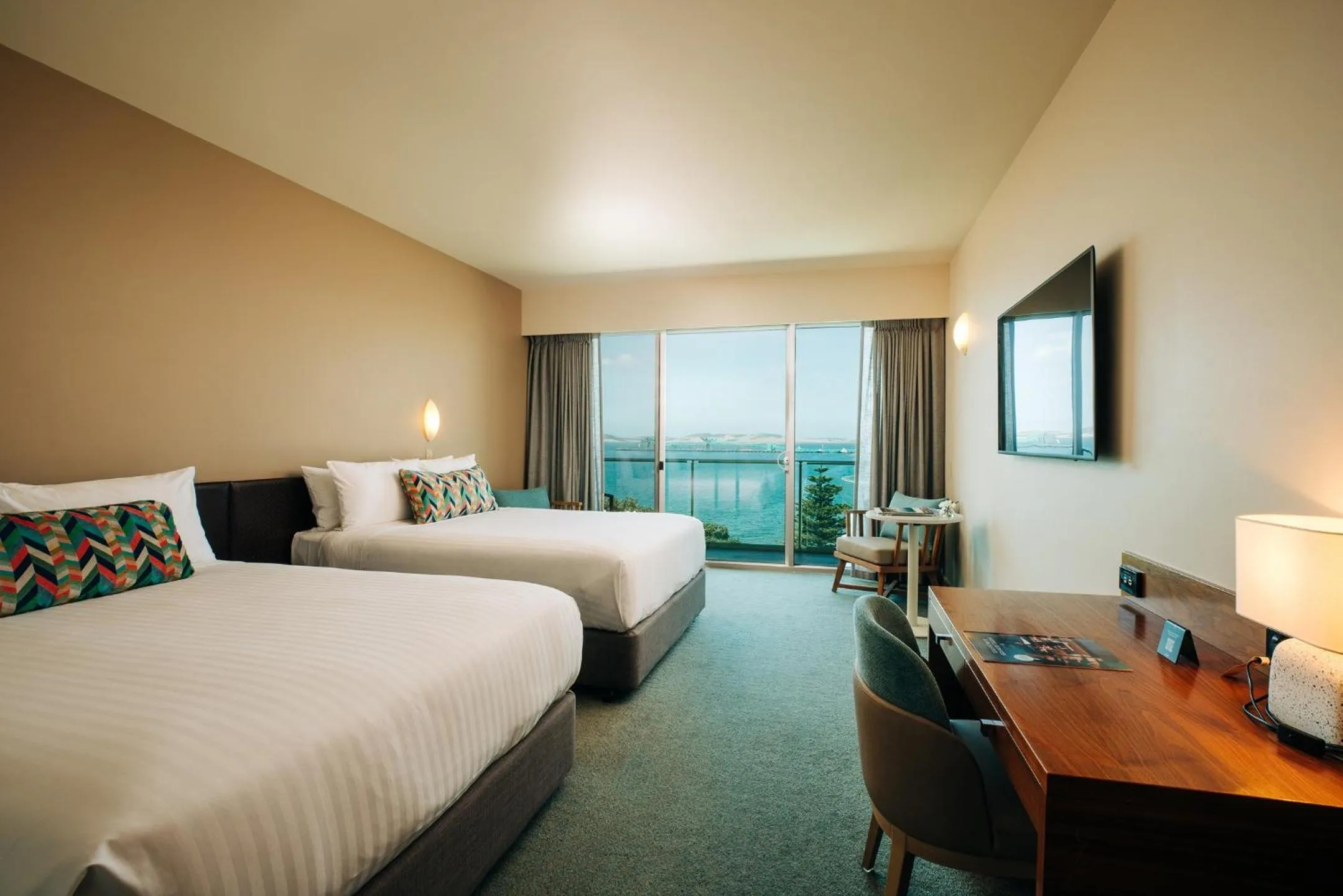 Photo of the whole room, Bed in Port Lincoln Hotel