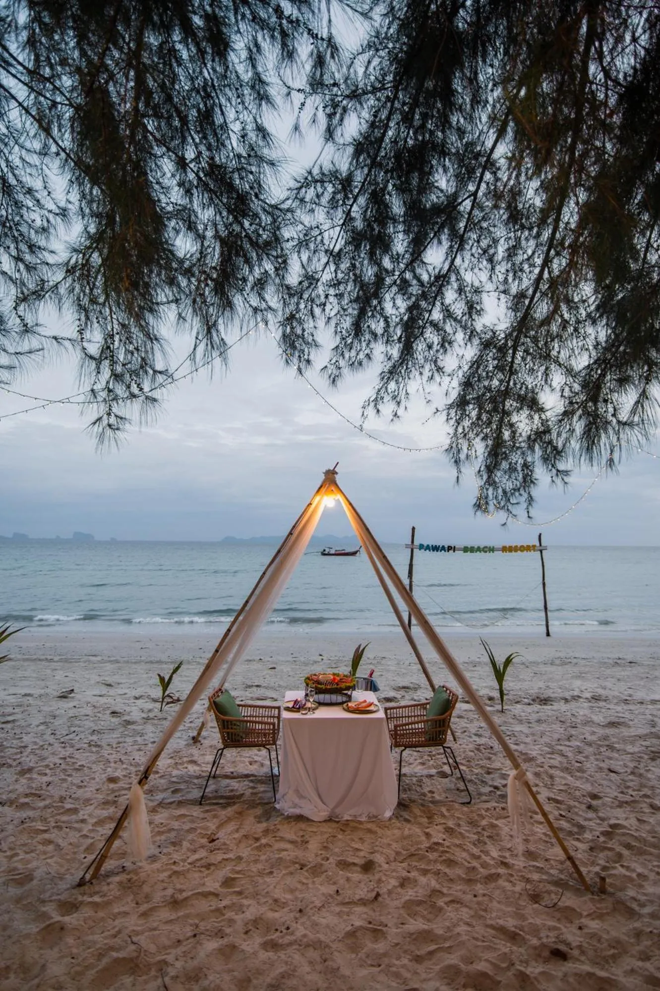 Dining area in Pawapi Beach Resort Koh Mook