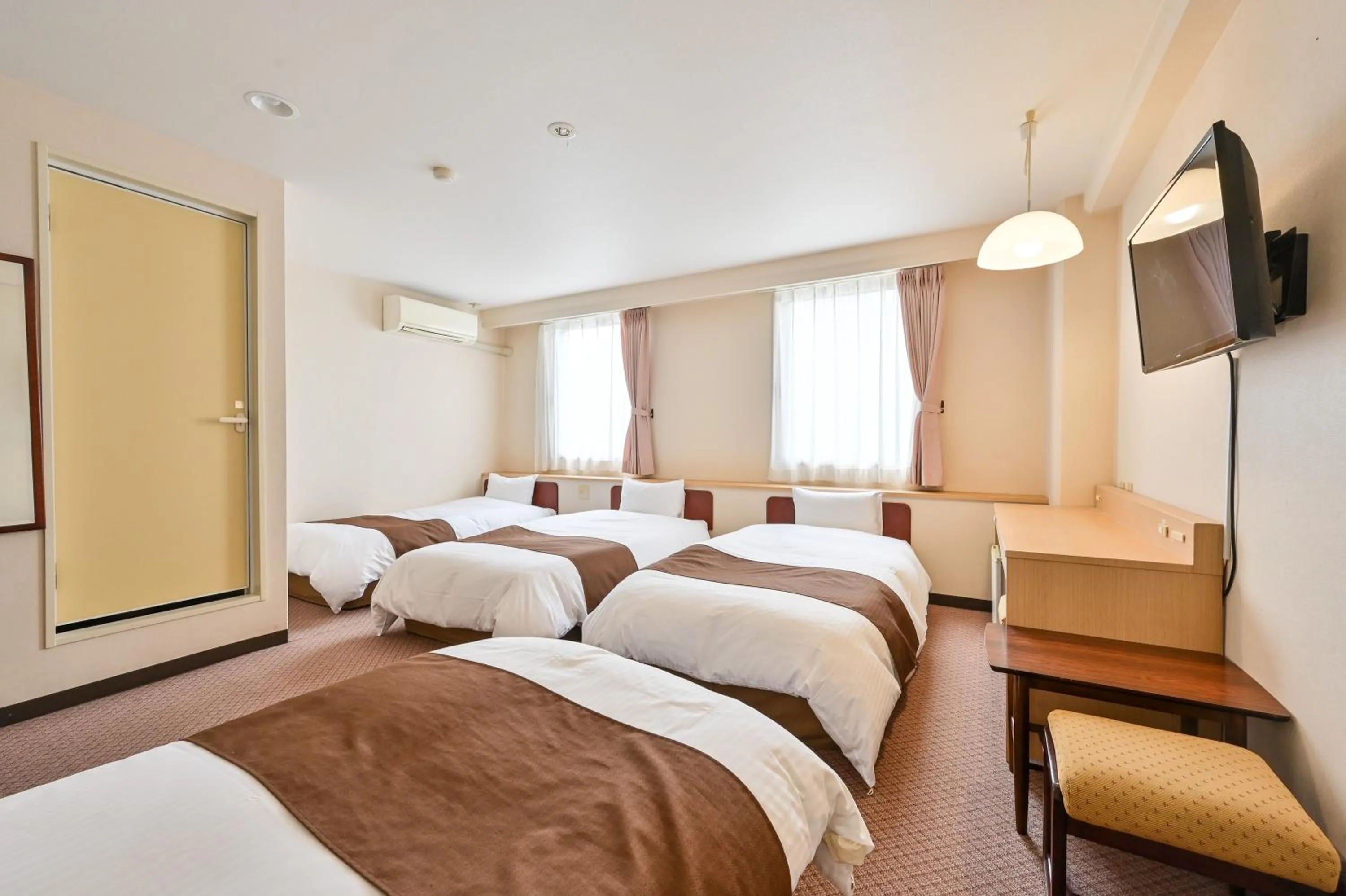 Photo of the whole room, Bed in Kagoshima Daiichi Hotel Kamoike
