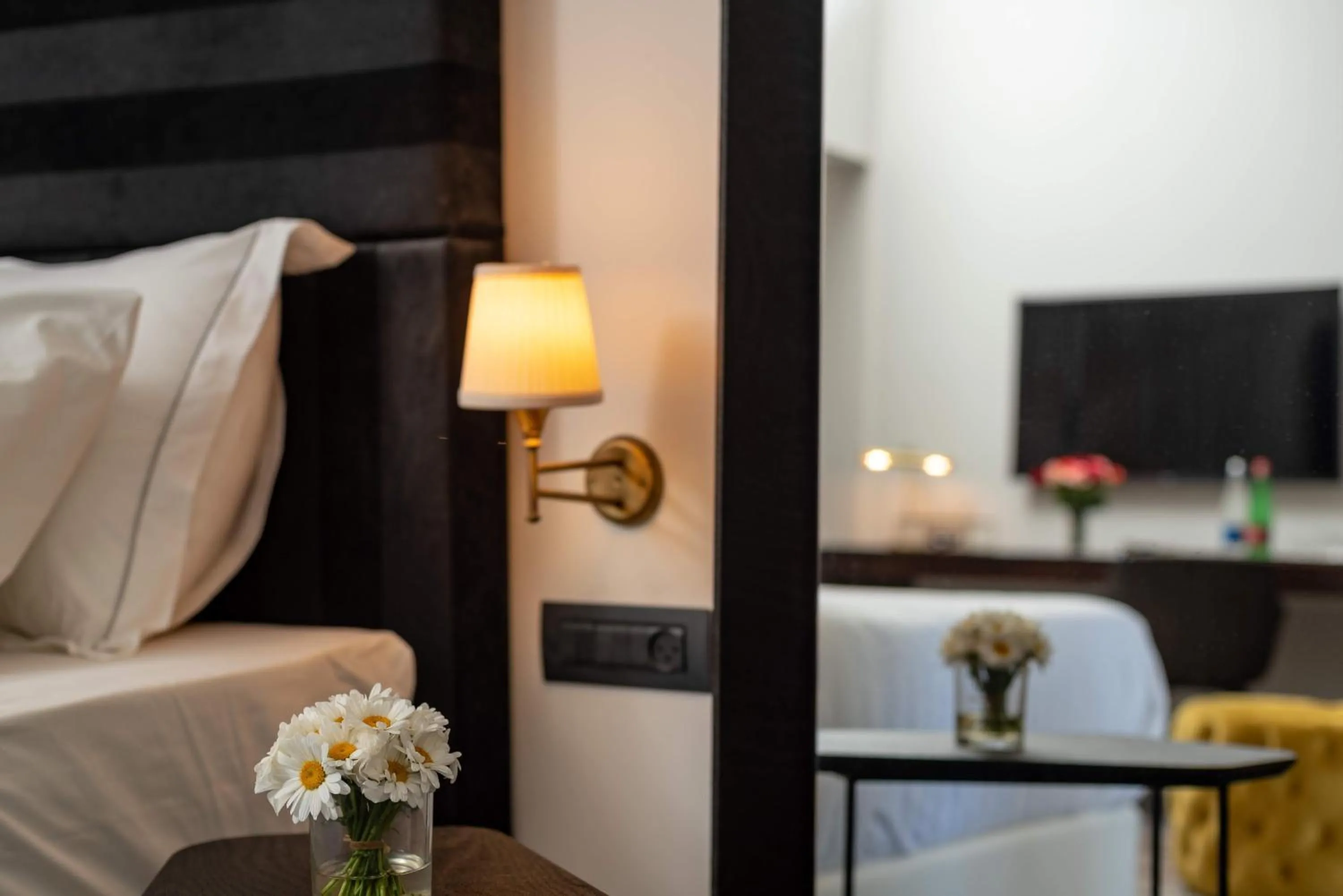 Living room, Bed in Lear Sense Hotel