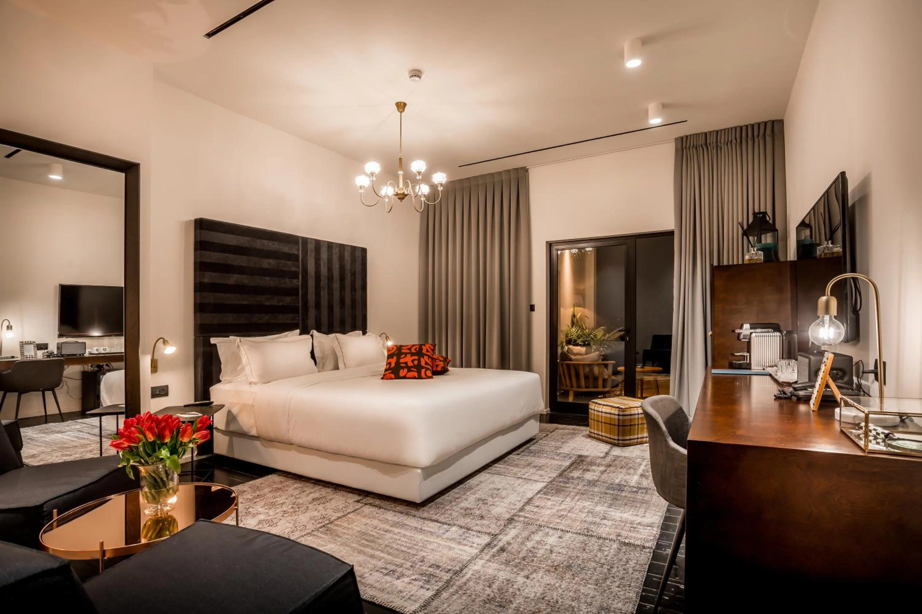 Photo of the whole room, Bed in Lear Sense Hotel