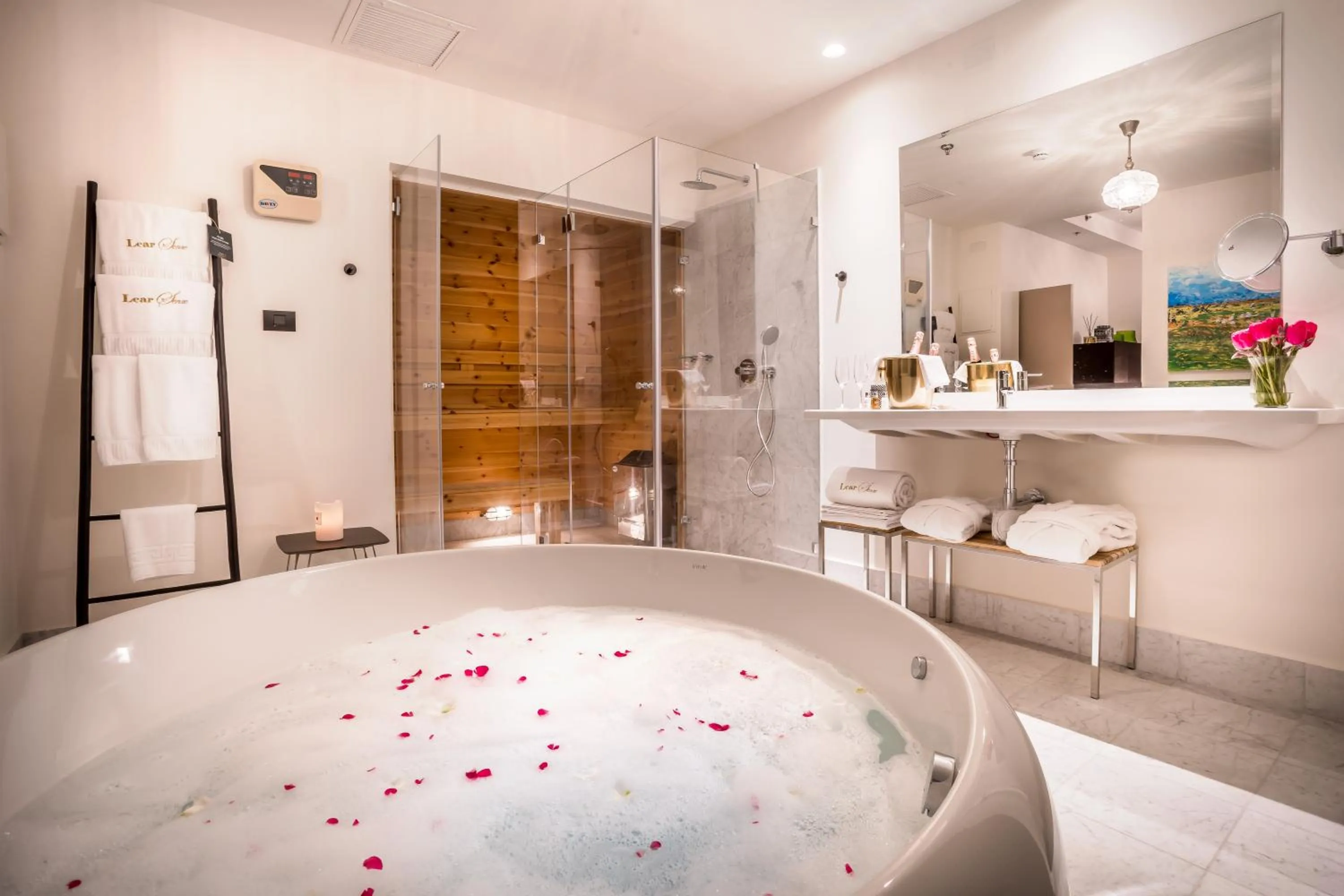 Bathroom in Lear Sense Hotel