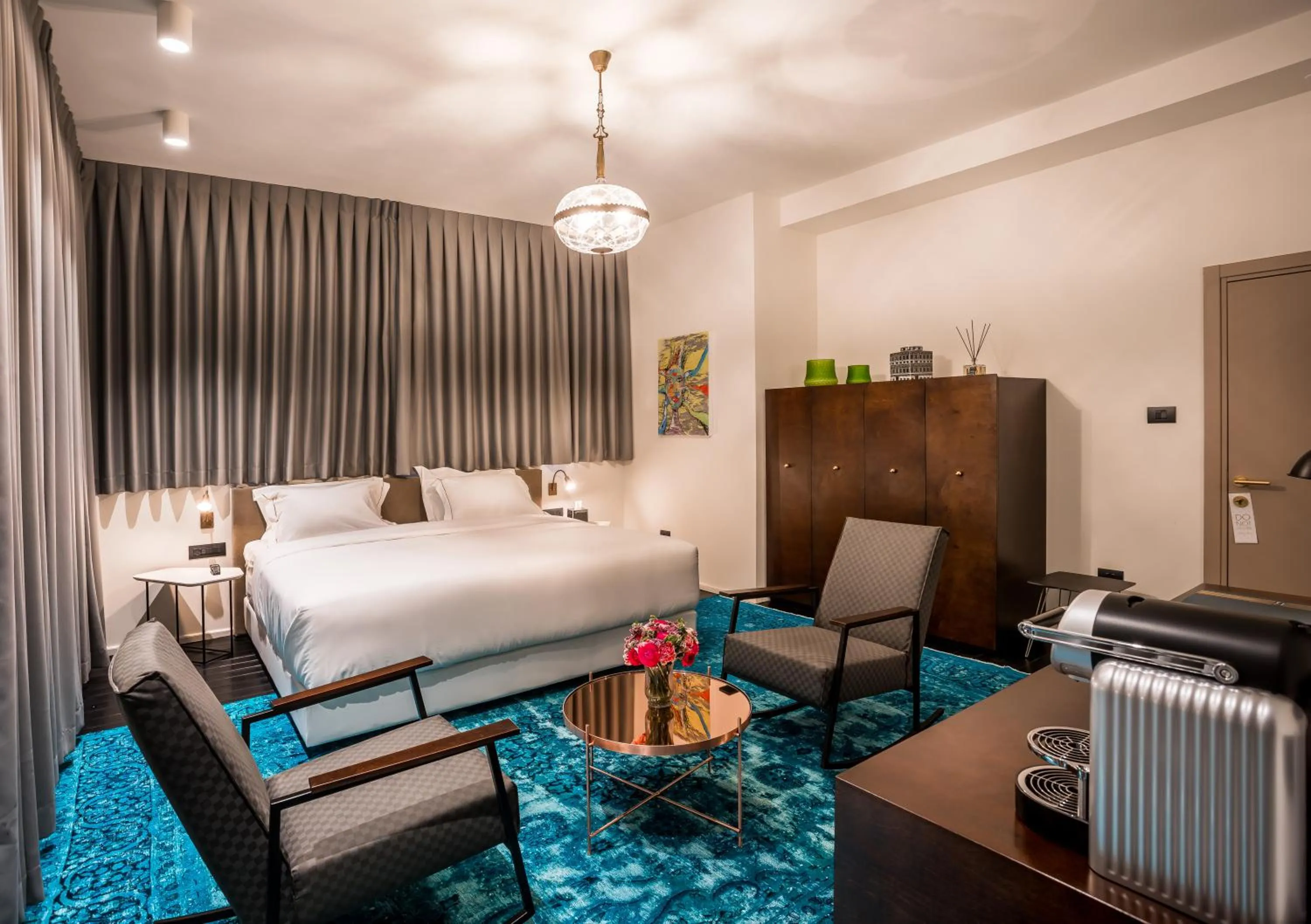 Photo of the whole room, Bed in Lear Sense Hotel