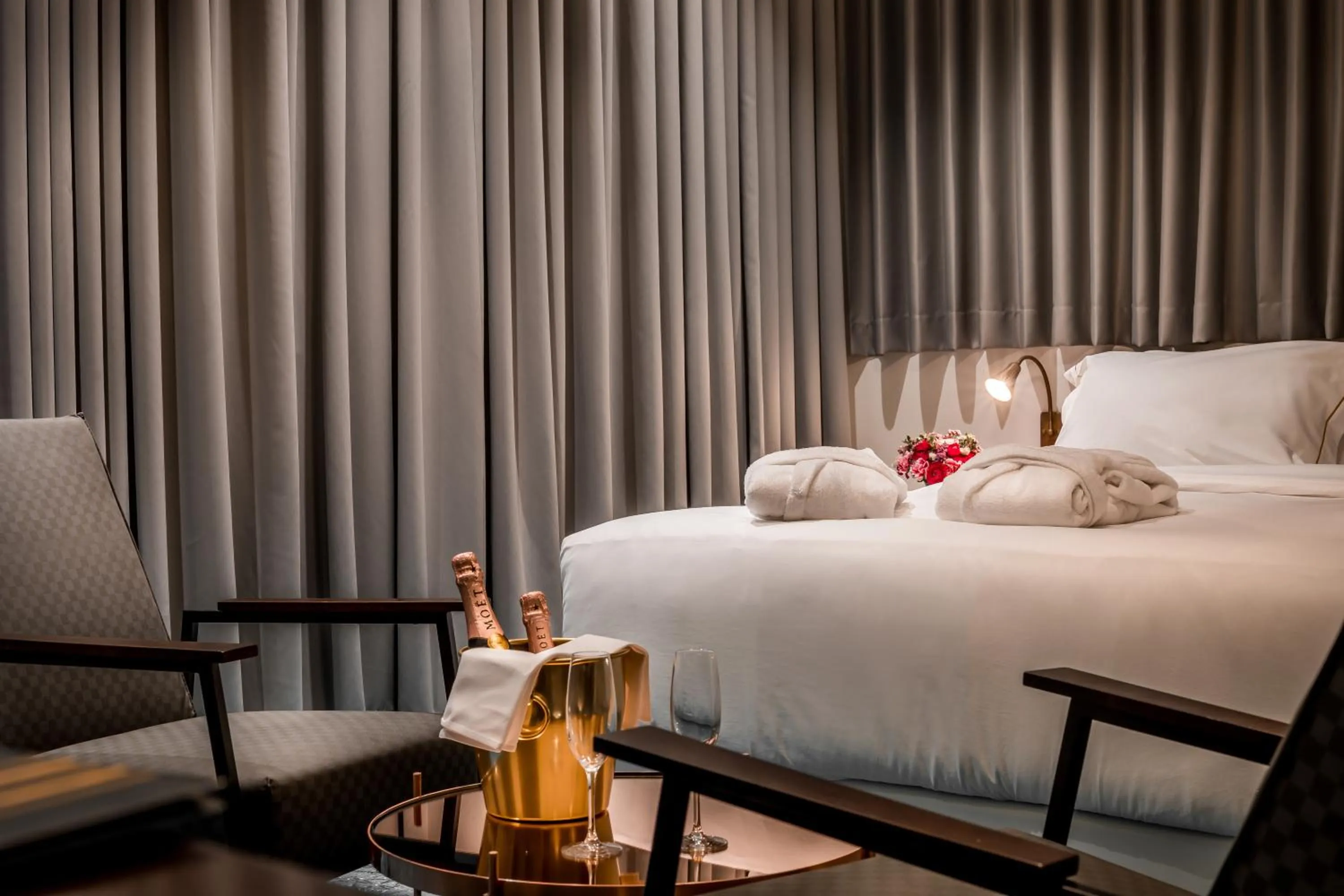 Photo of the whole room, Bed in Lear Sense Hotel