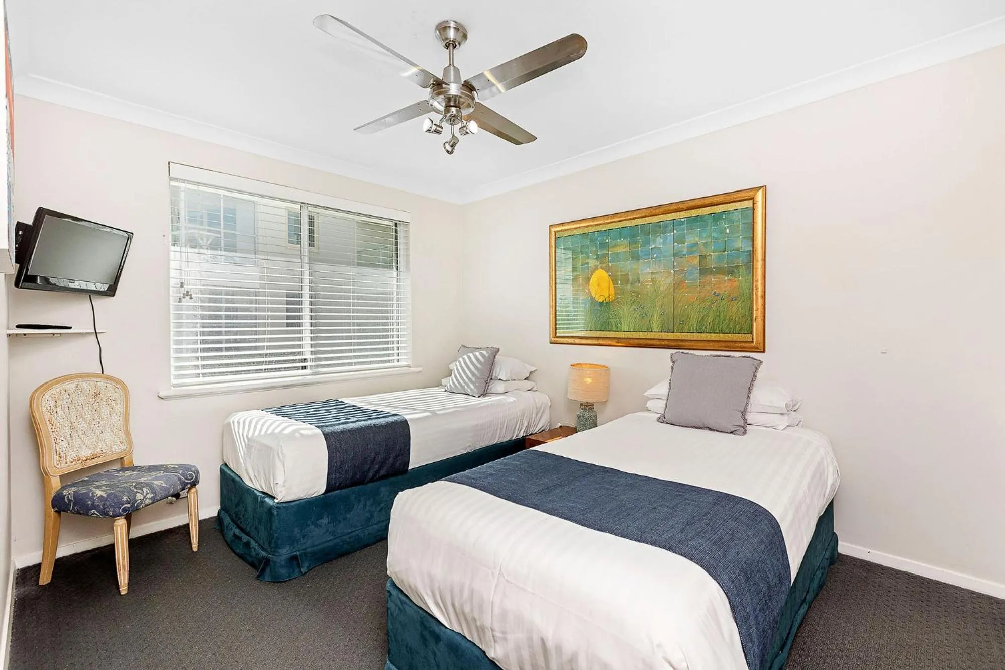 Bedroom, Bed in Seashells Scarborough