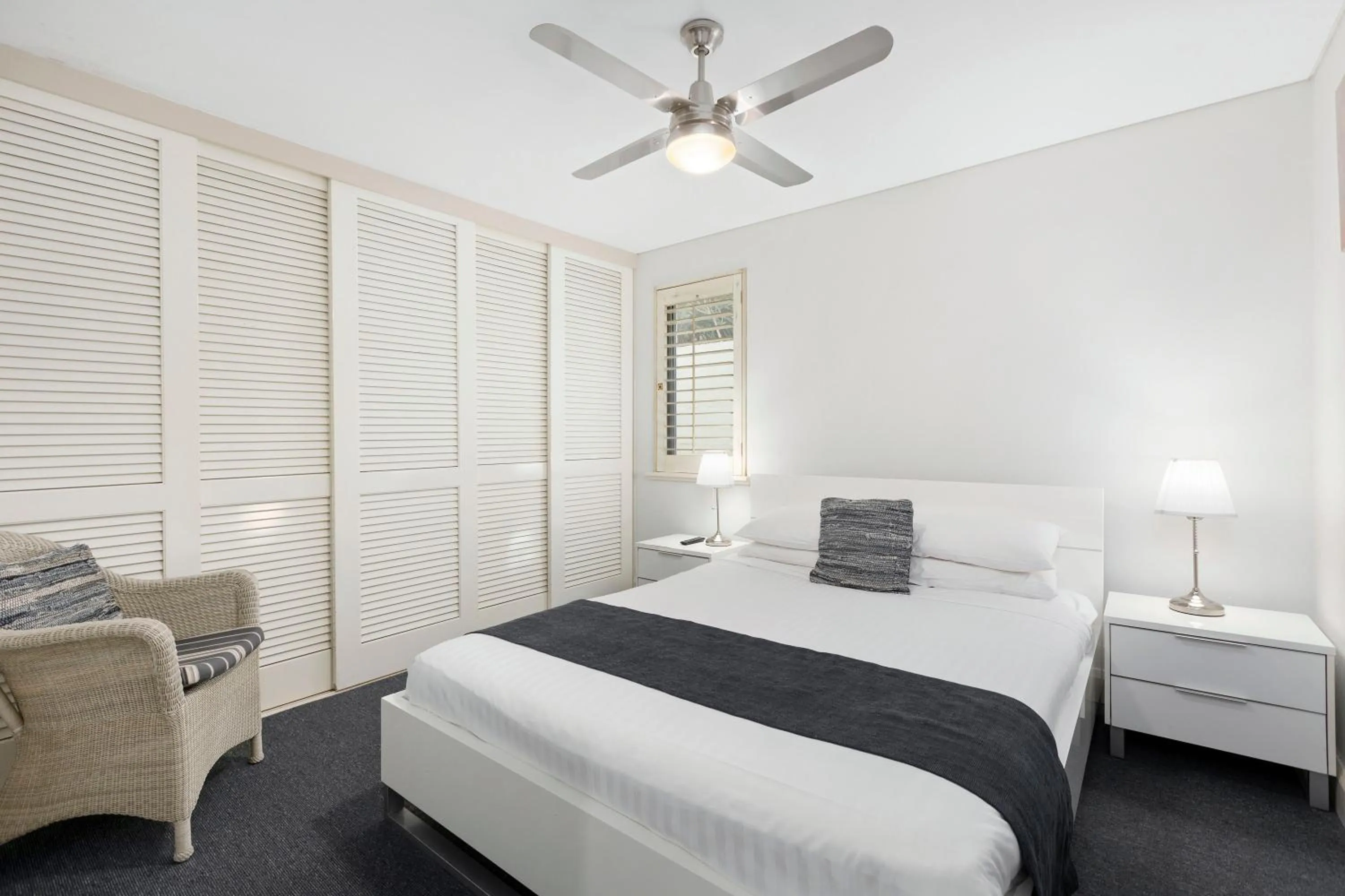 Bedroom, Bed in Seashells Scarborough