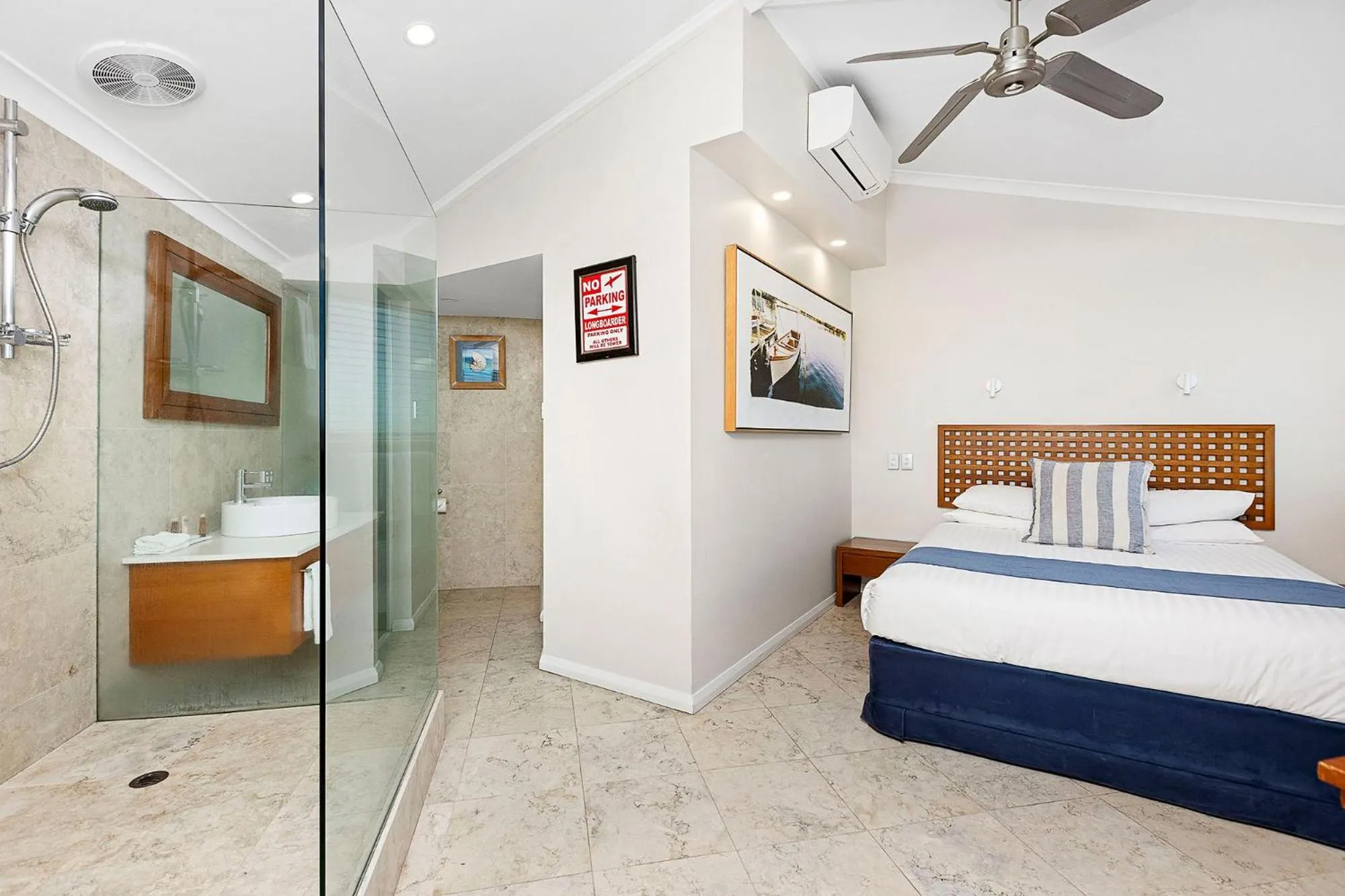 Bathroom, Bed in Seashells Scarborough