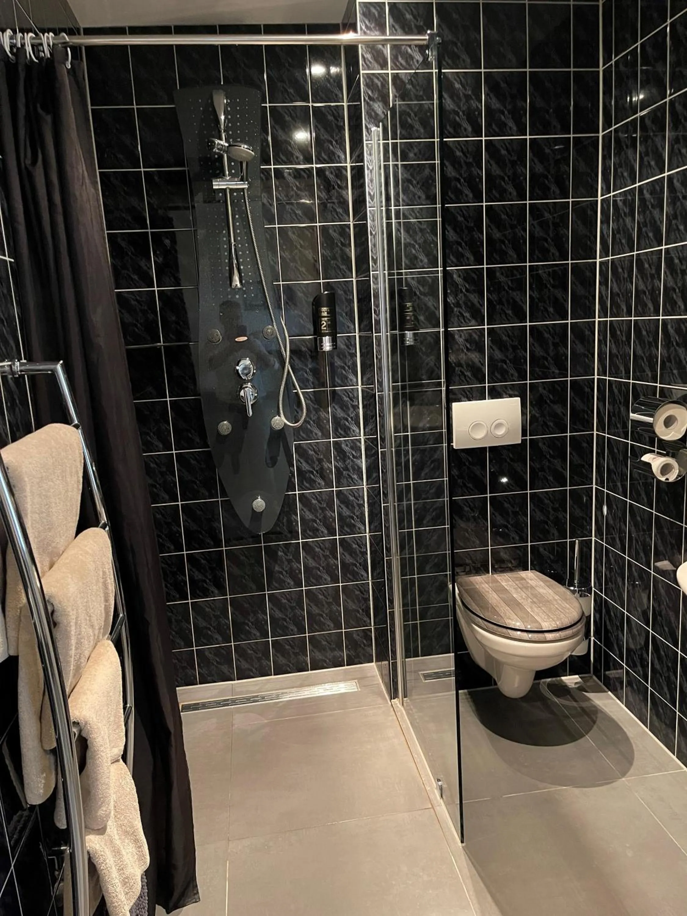 Bathroom in Gasterij Hotel Dennenoord