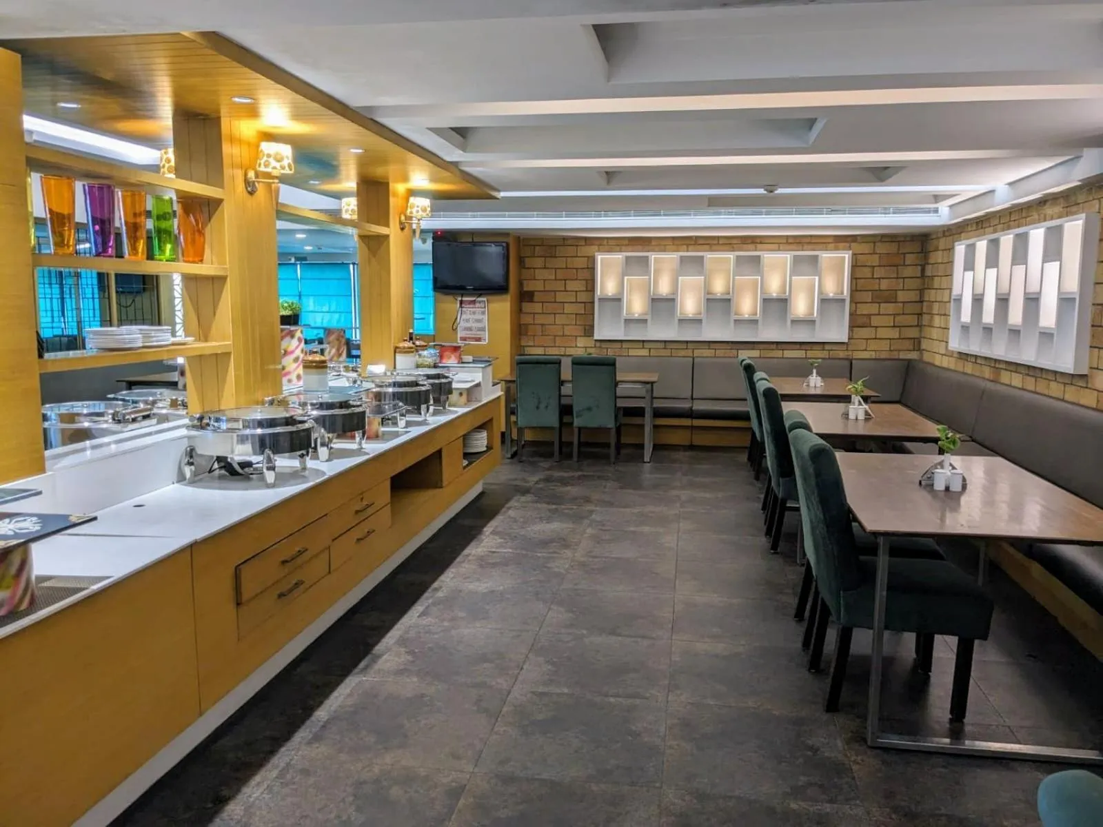 Restaurant/places to eat in Comfort Inn