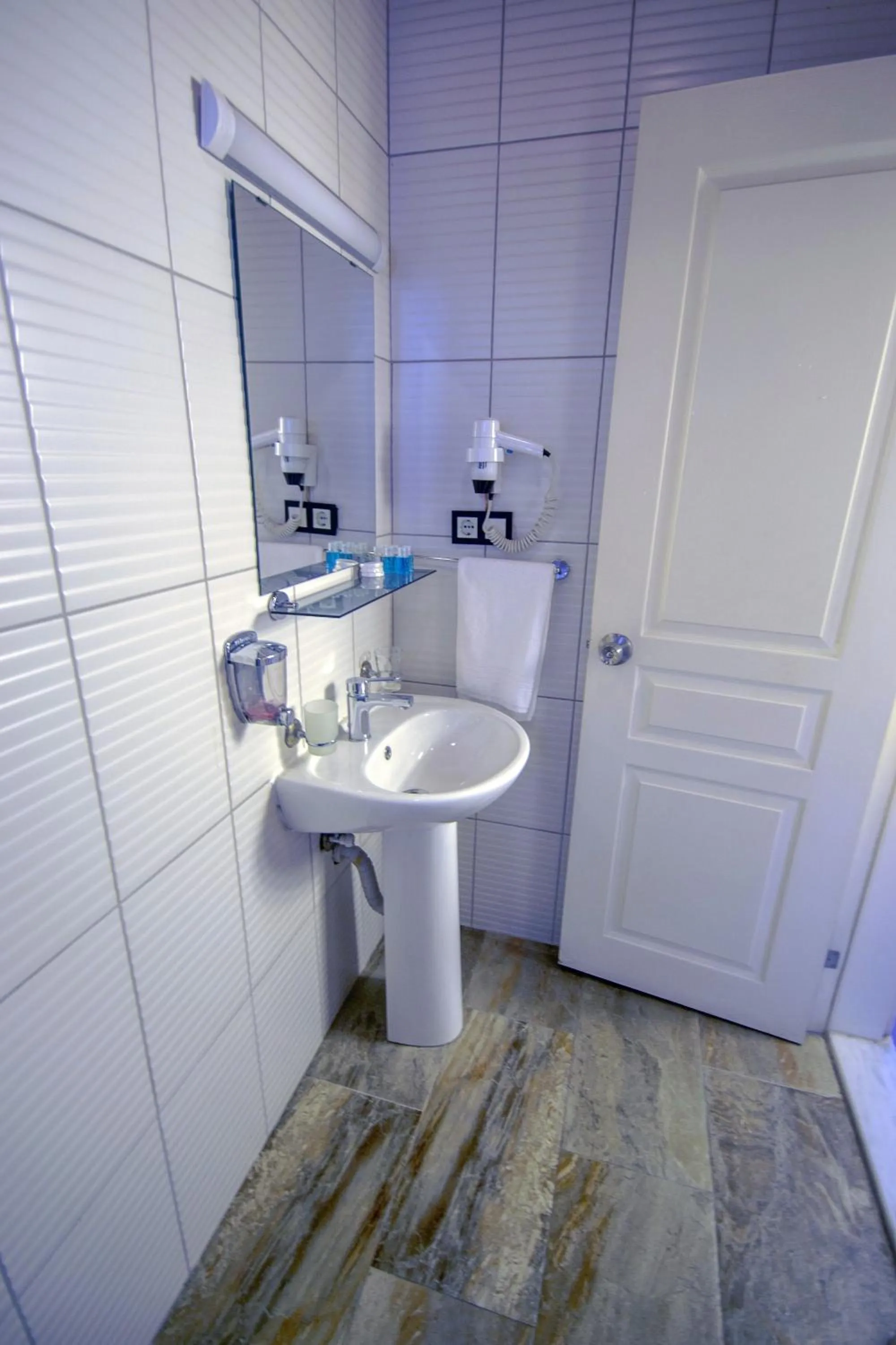 Shower in IQ Hotel Beyoğlu