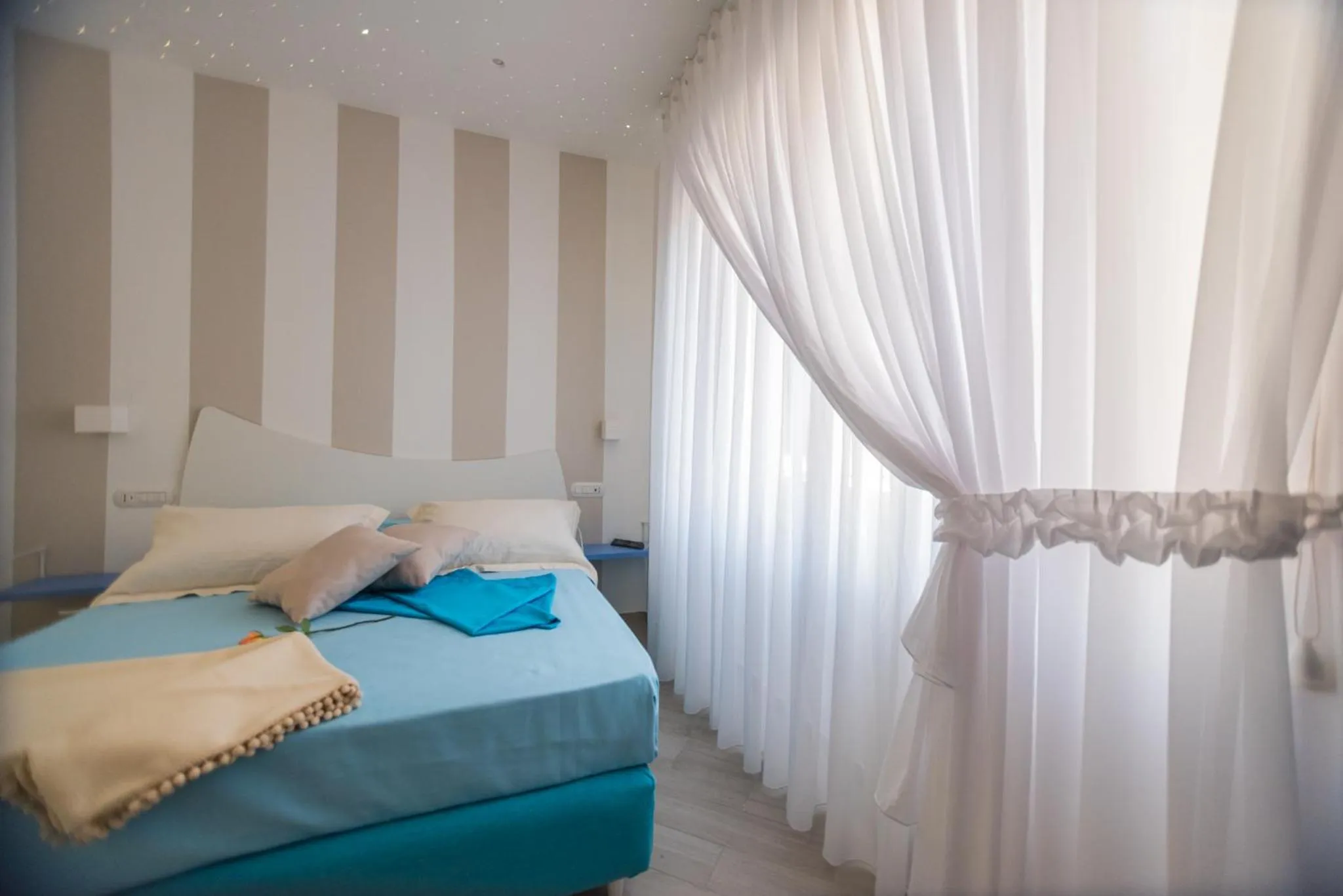 Bedroom, Bed in Chiaro di Luna