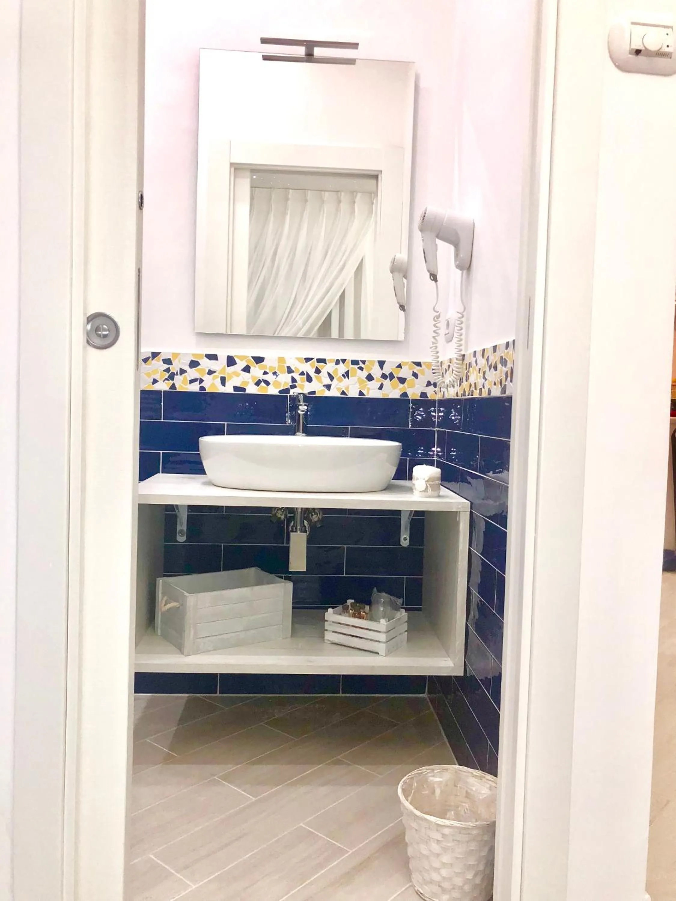 Bathroom in Chiaro di Luna