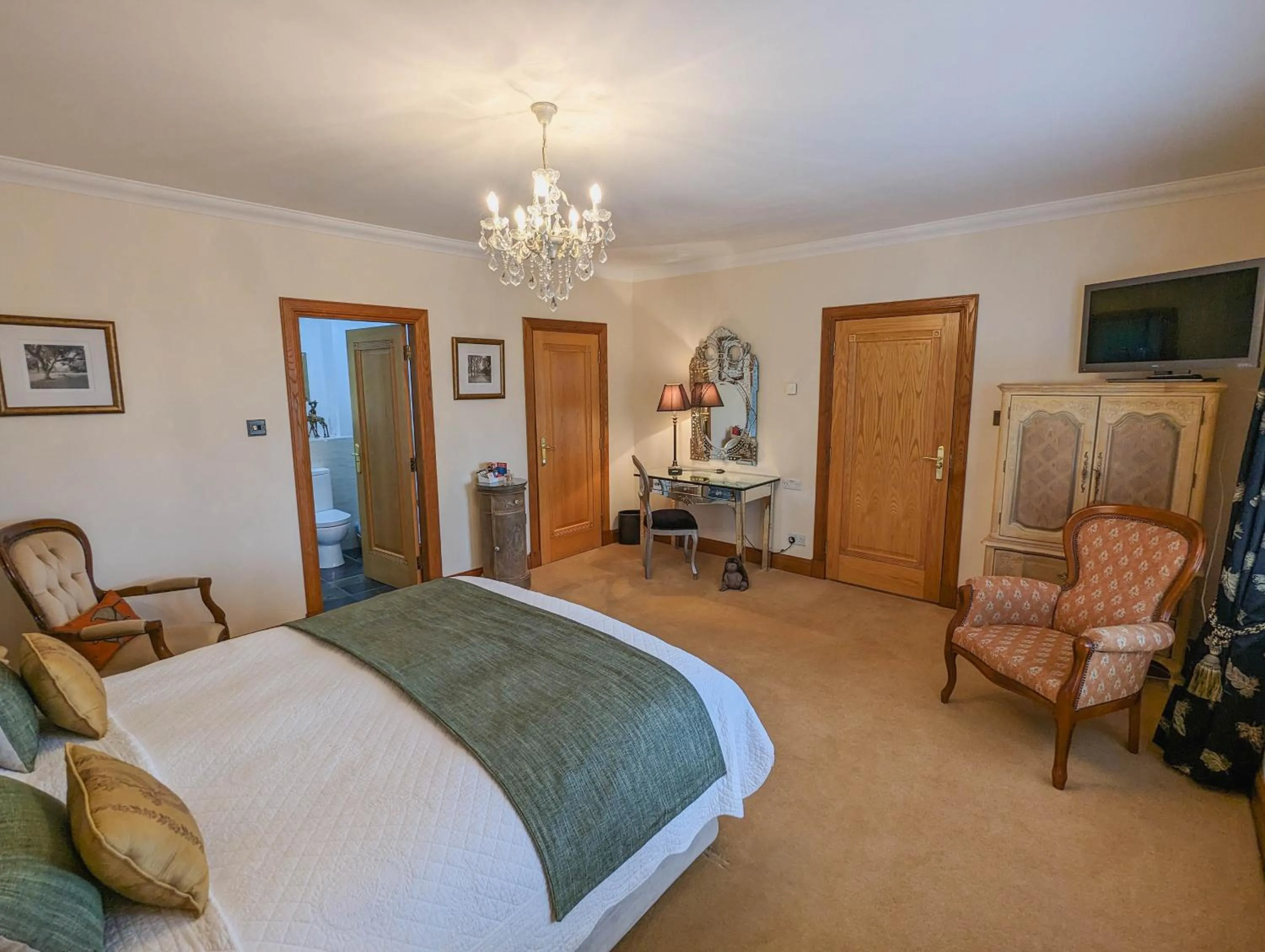 Bedroom, Bed in Arden Country House