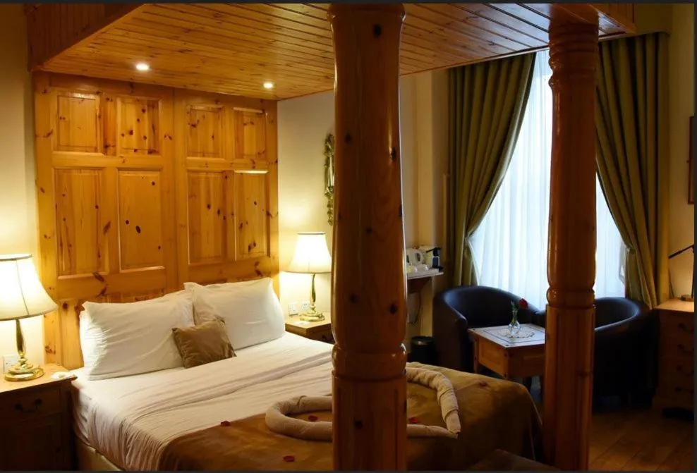 Guests, Bed in The Old Bank Bruff Family Town House