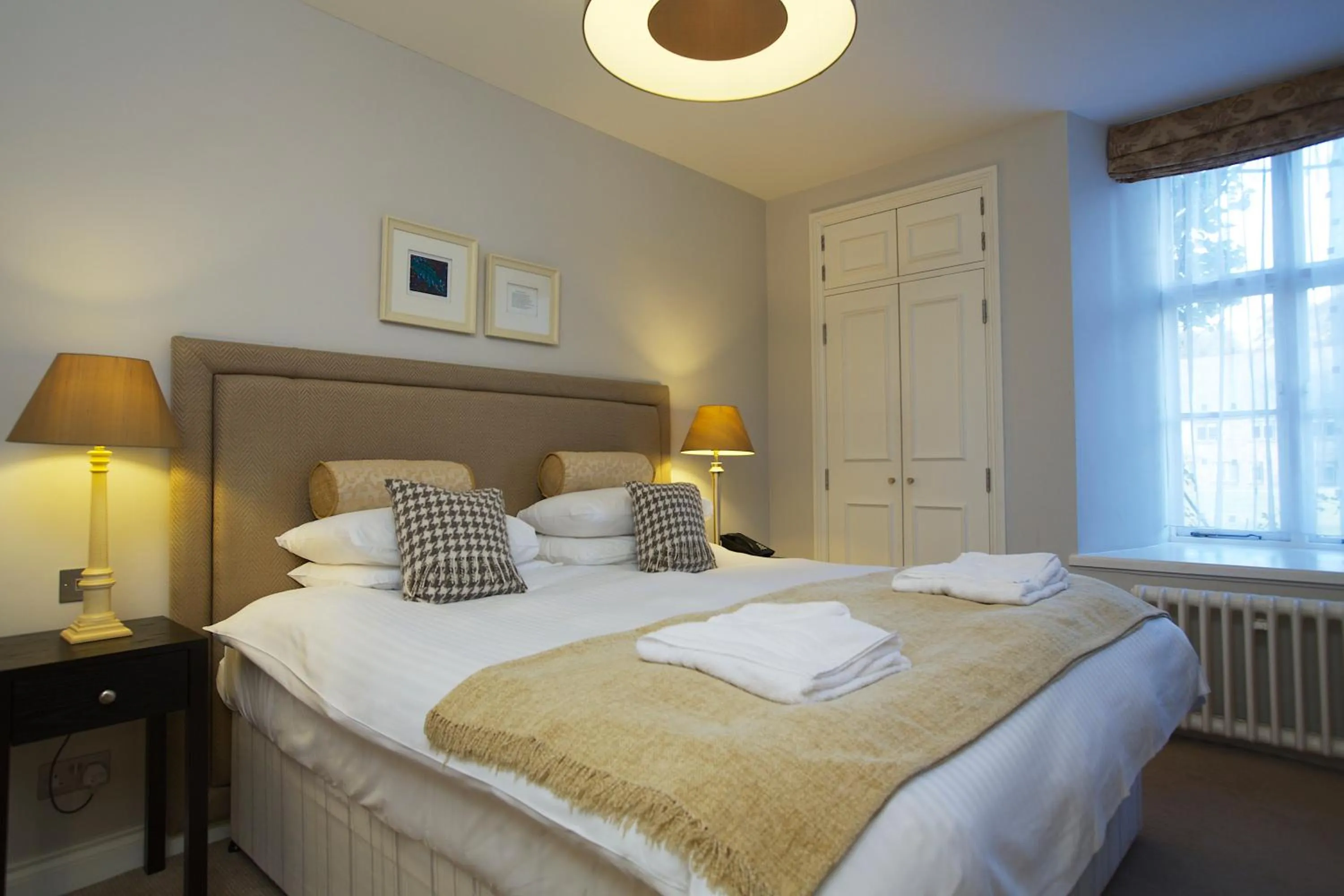 Bedroom, Bed in Dartington Hall