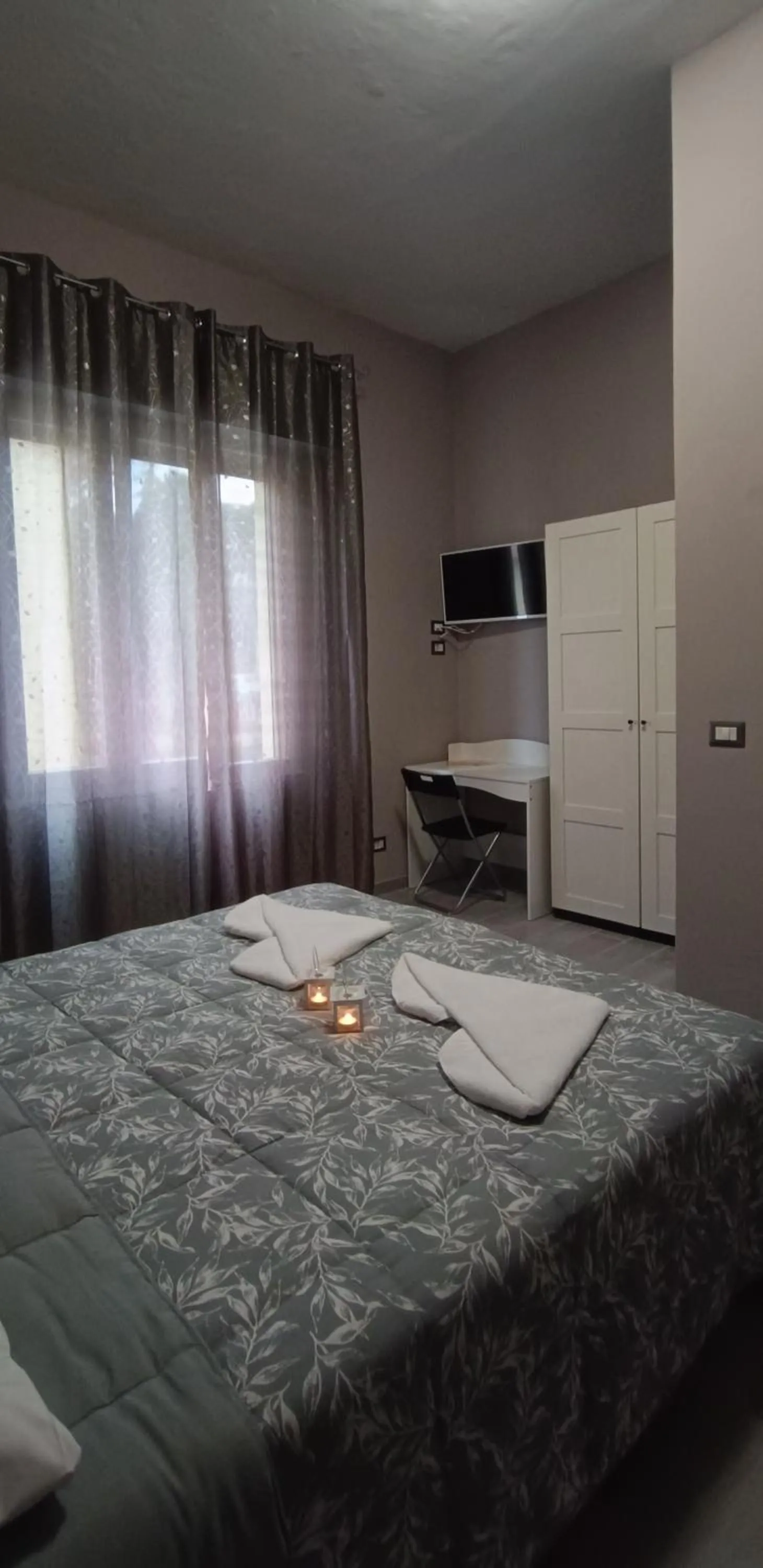 Large Double or Twin Room - single occupancy in Cris&Giuli House