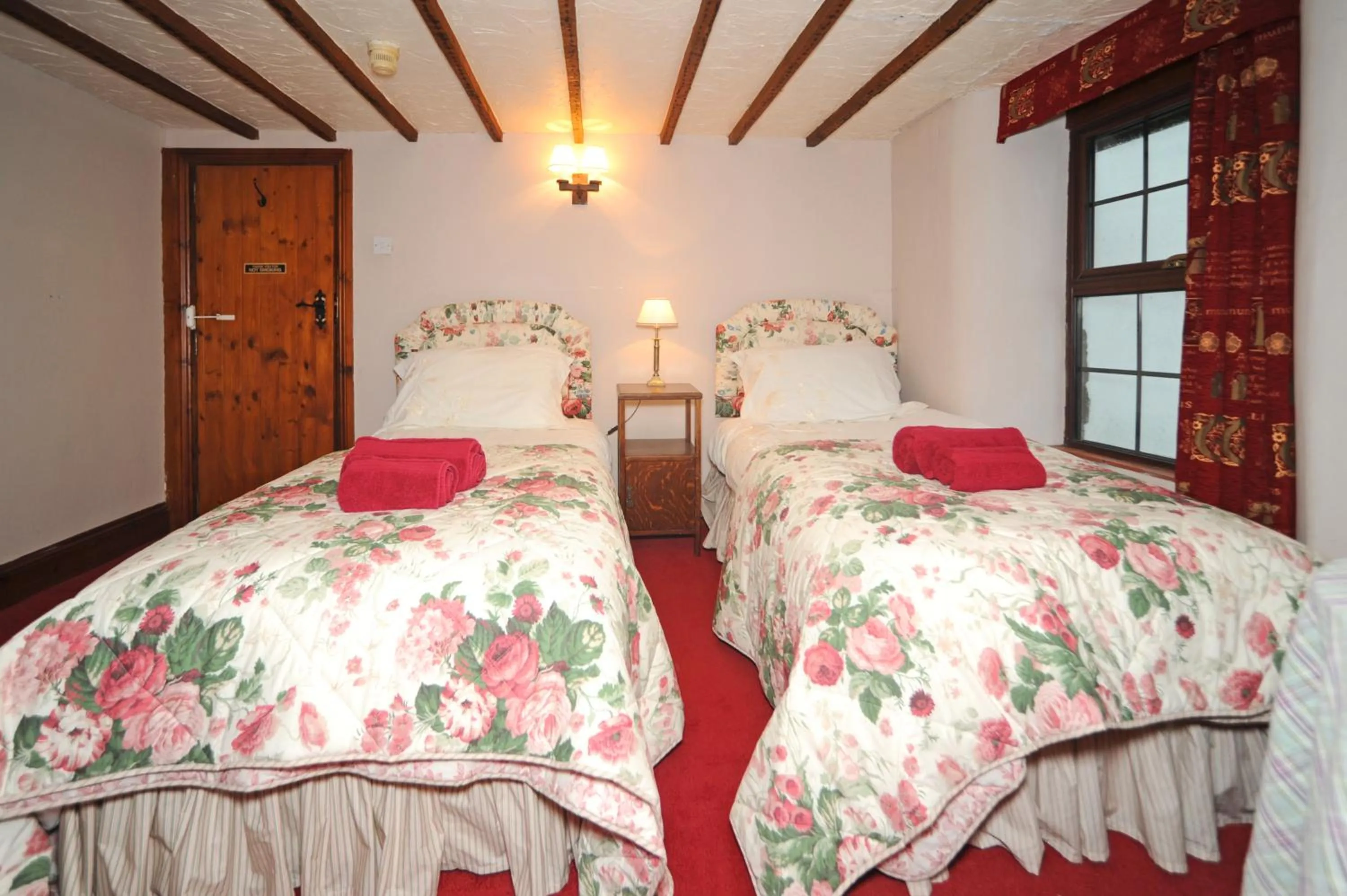 Bedroom, Bed in The West Country Inn