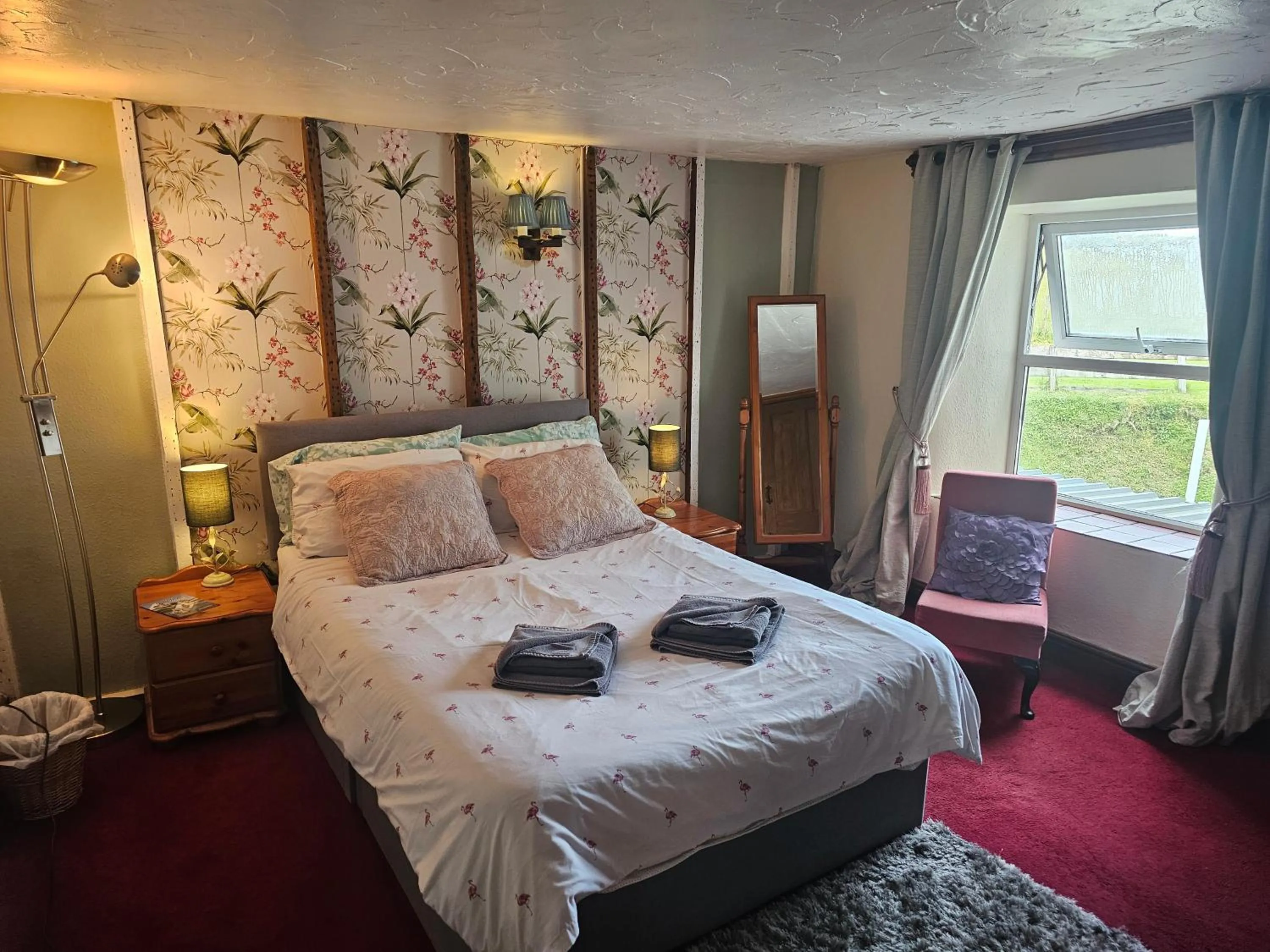 Bedroom, Bed in The West Country Inn