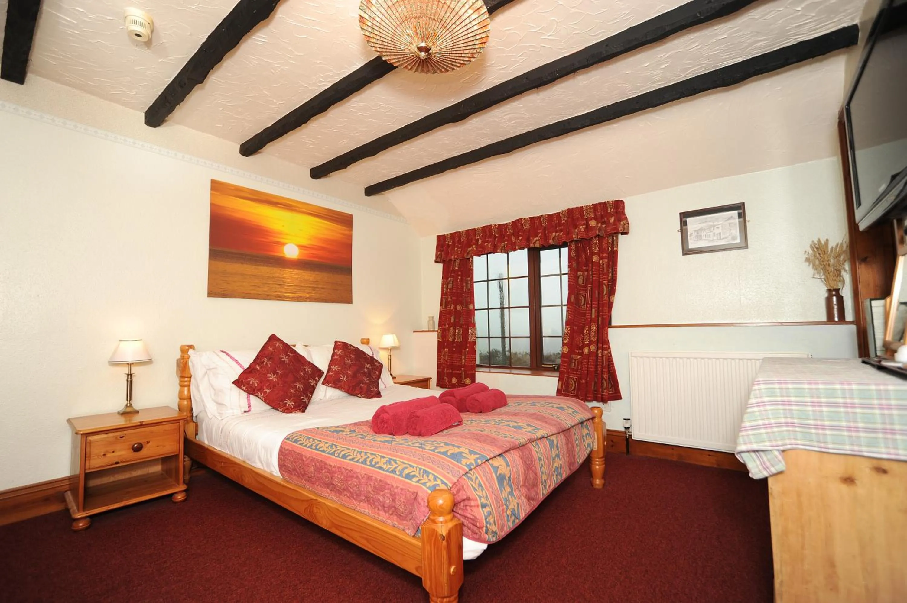 Bedroom, Bed in The West Country Inn