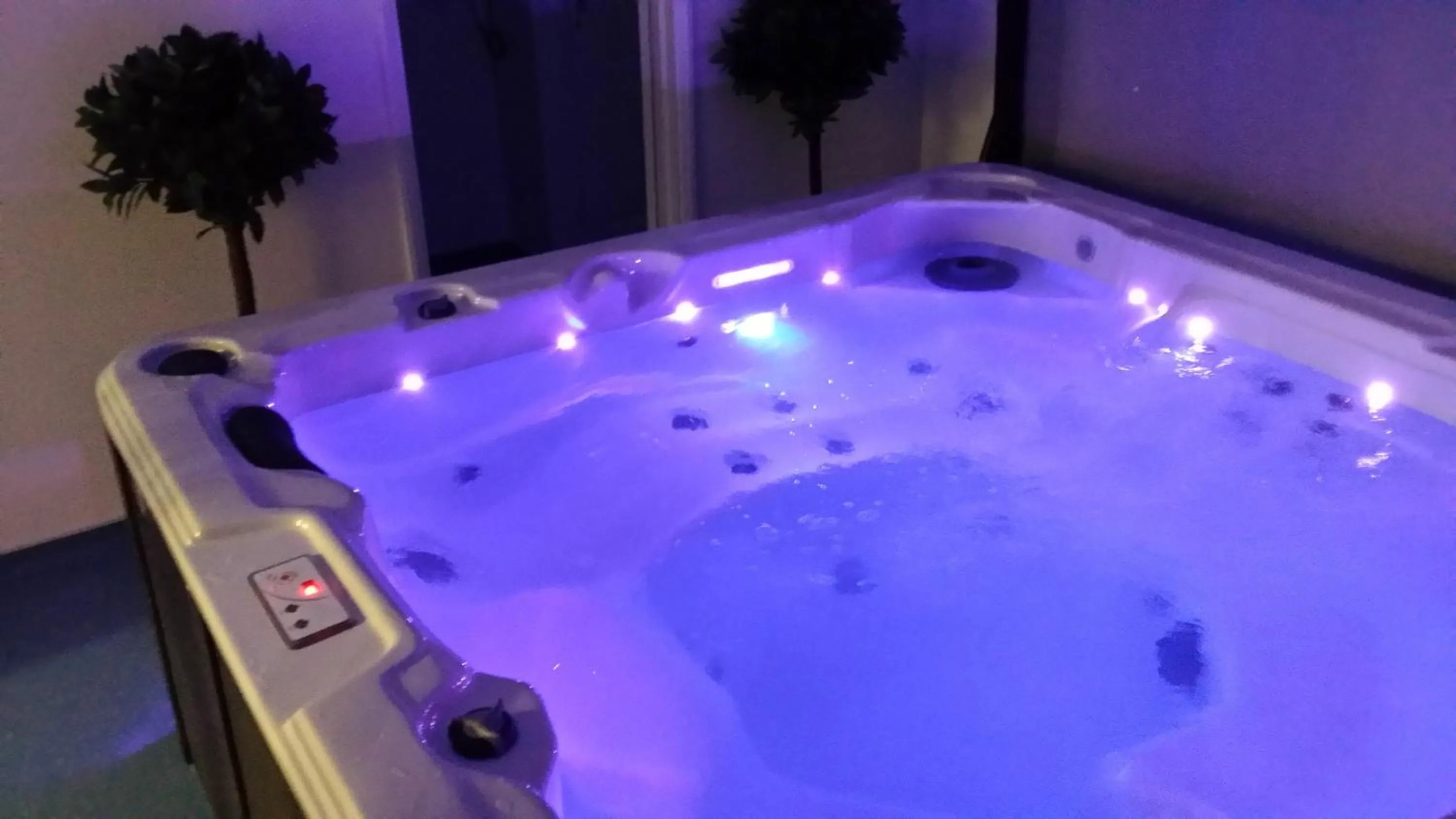 Hot Tub in The West Country Inn