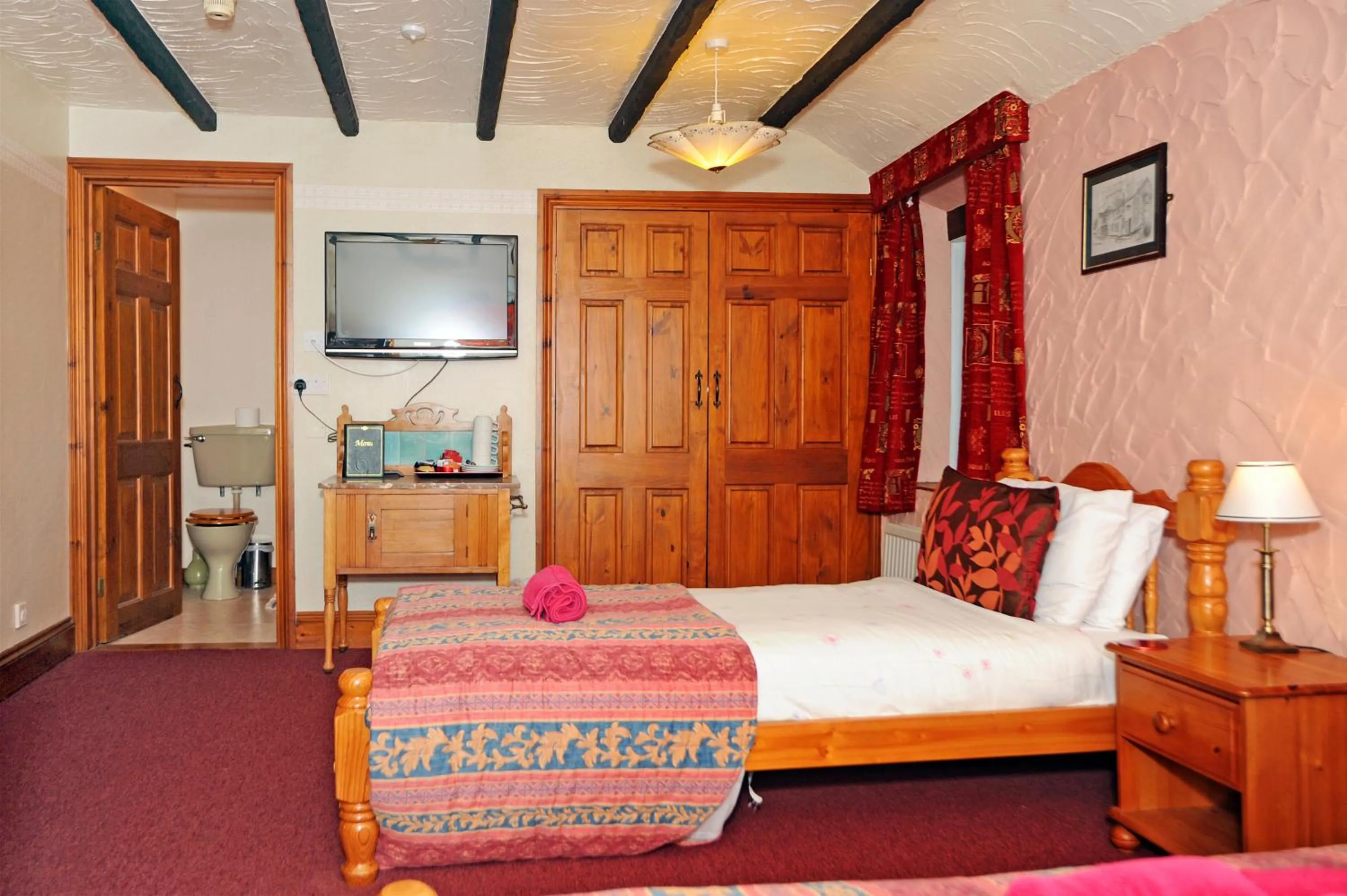 Bedroom, Bed in The West Country Inn